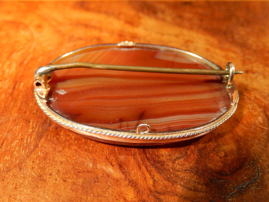 Banded Agate Brooch in 9ct Gold