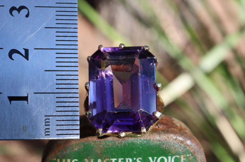 18ct Gold Large Amethyst Ring