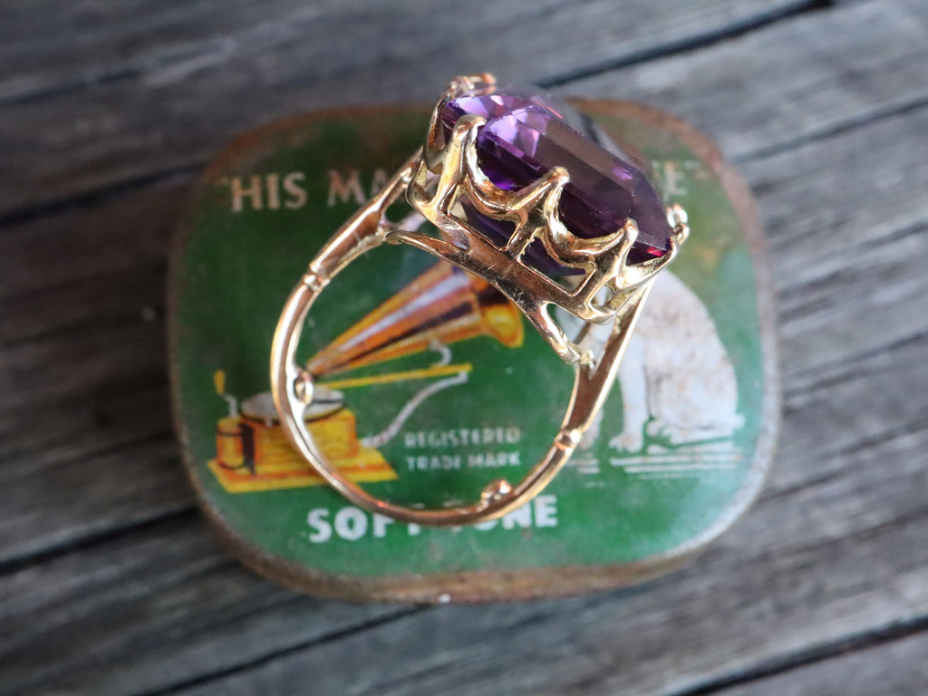 18ct Gold Large Amethyst Ring