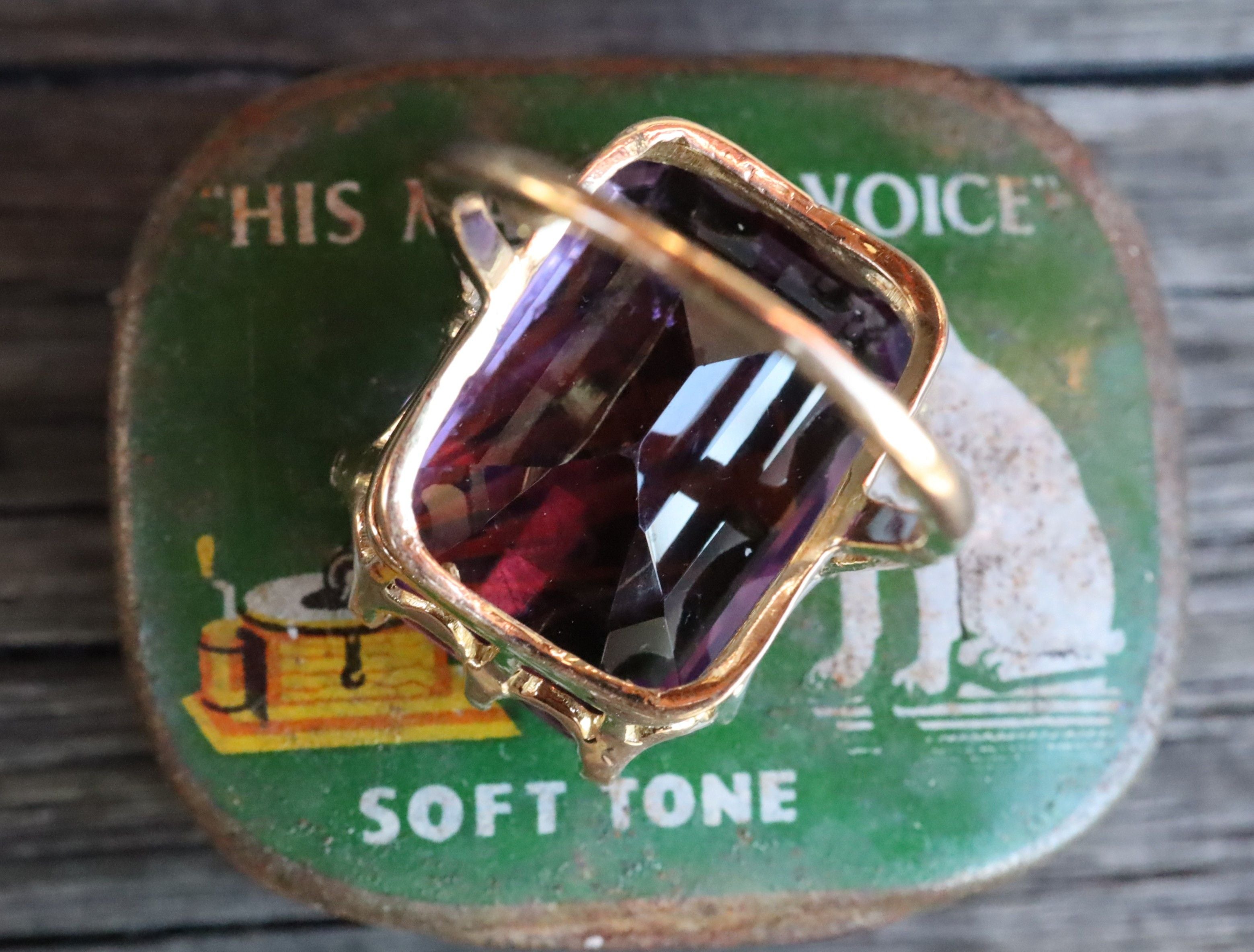18ct Gold Large Amethyst Ring