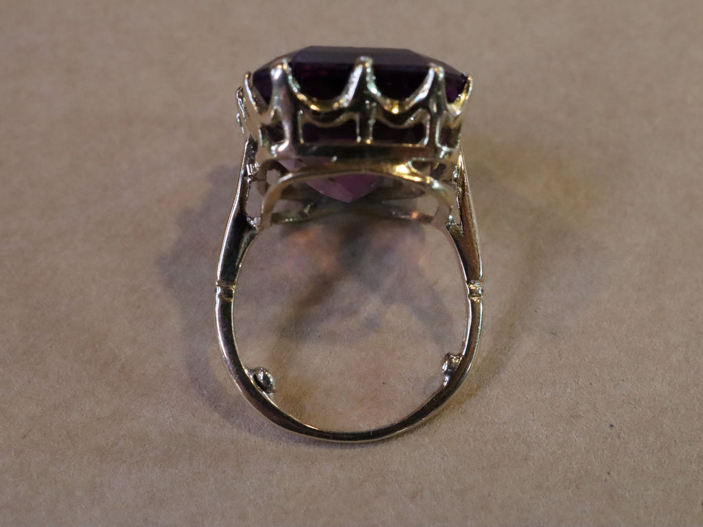18ct Gold Large Amethyst Ring