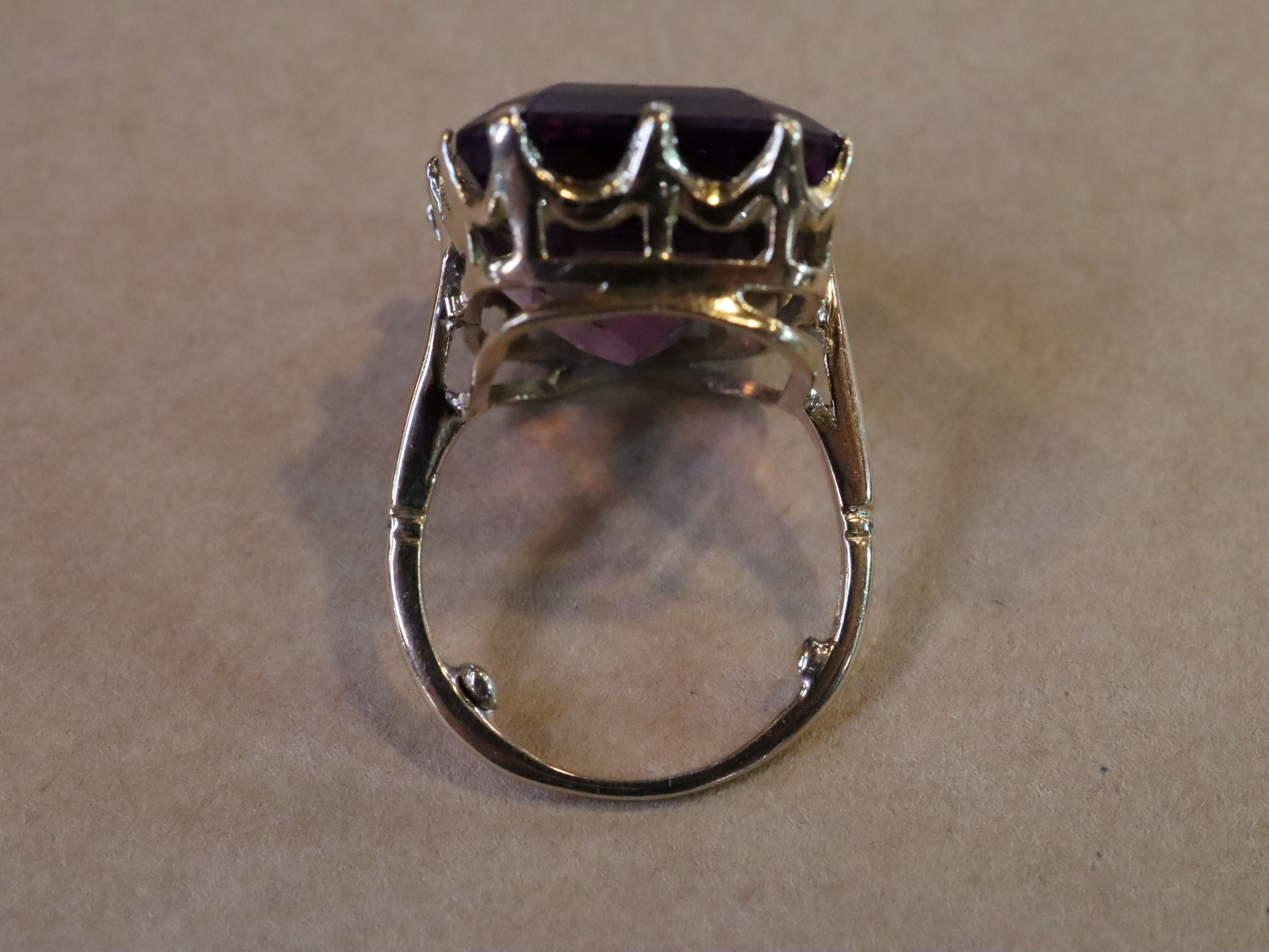 18ct Gold Large Amethyst Ring