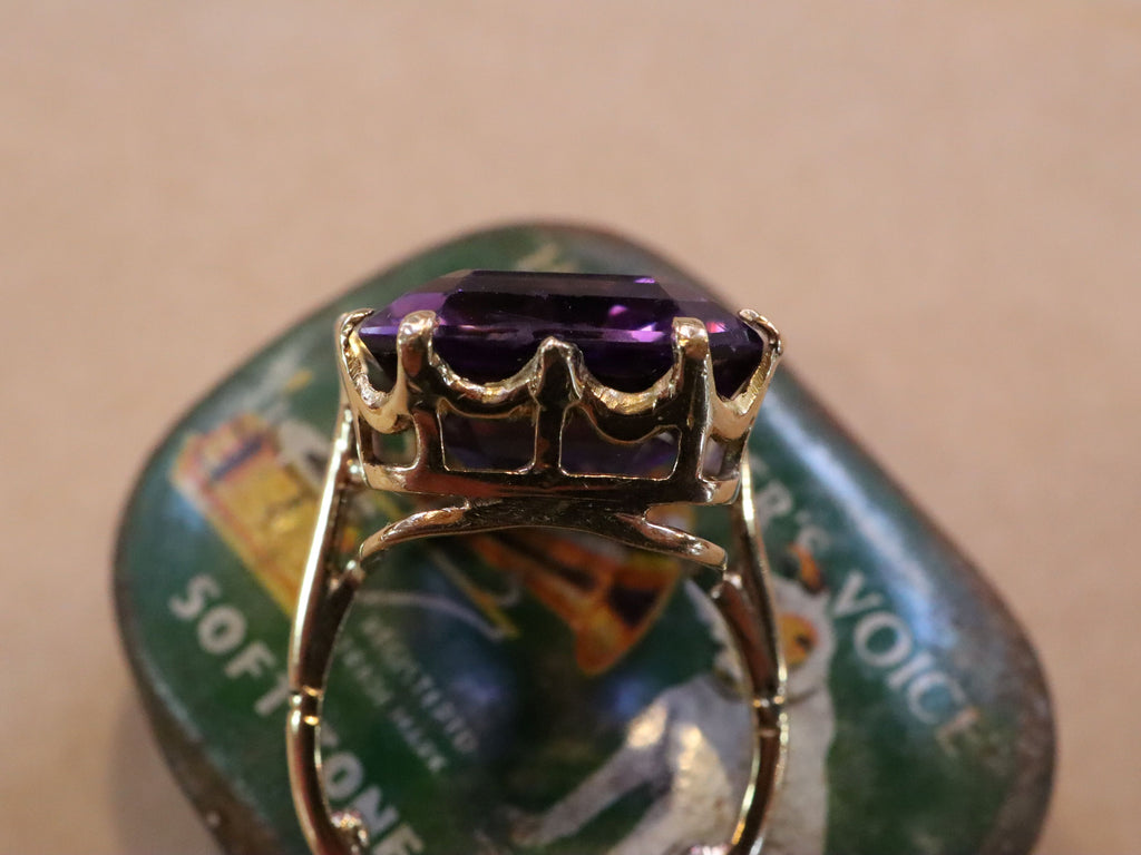 18ct Gold Large Amethyst Ring