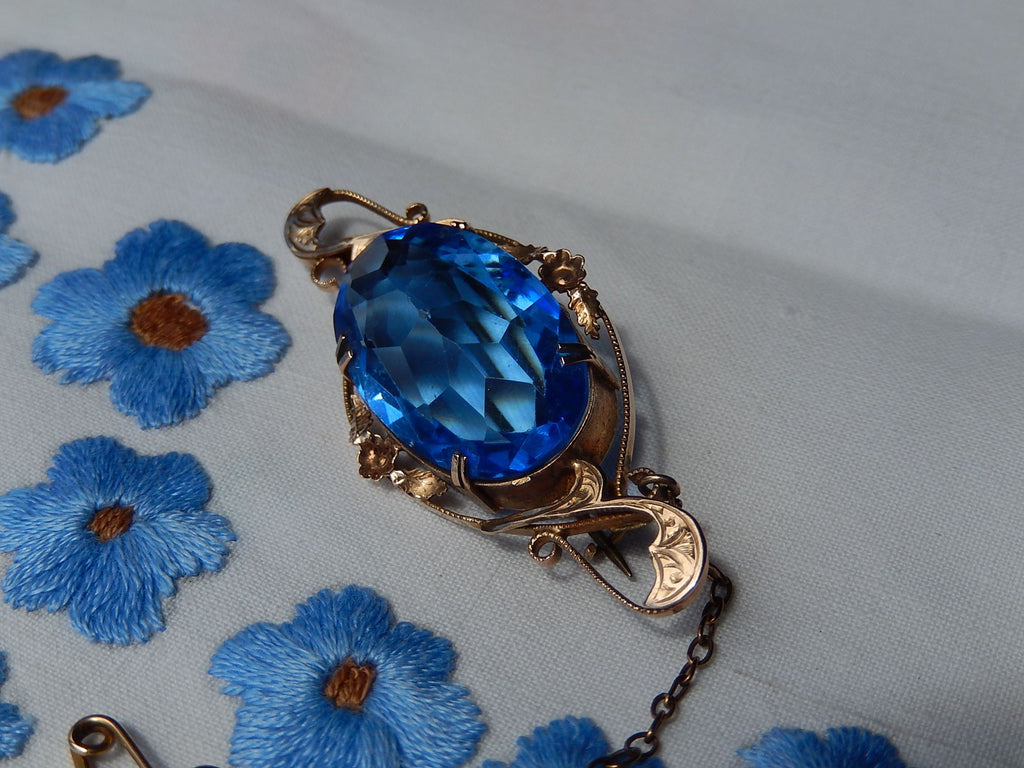 Blue Crystal Brooch in 9ct Rose Gold c.1900