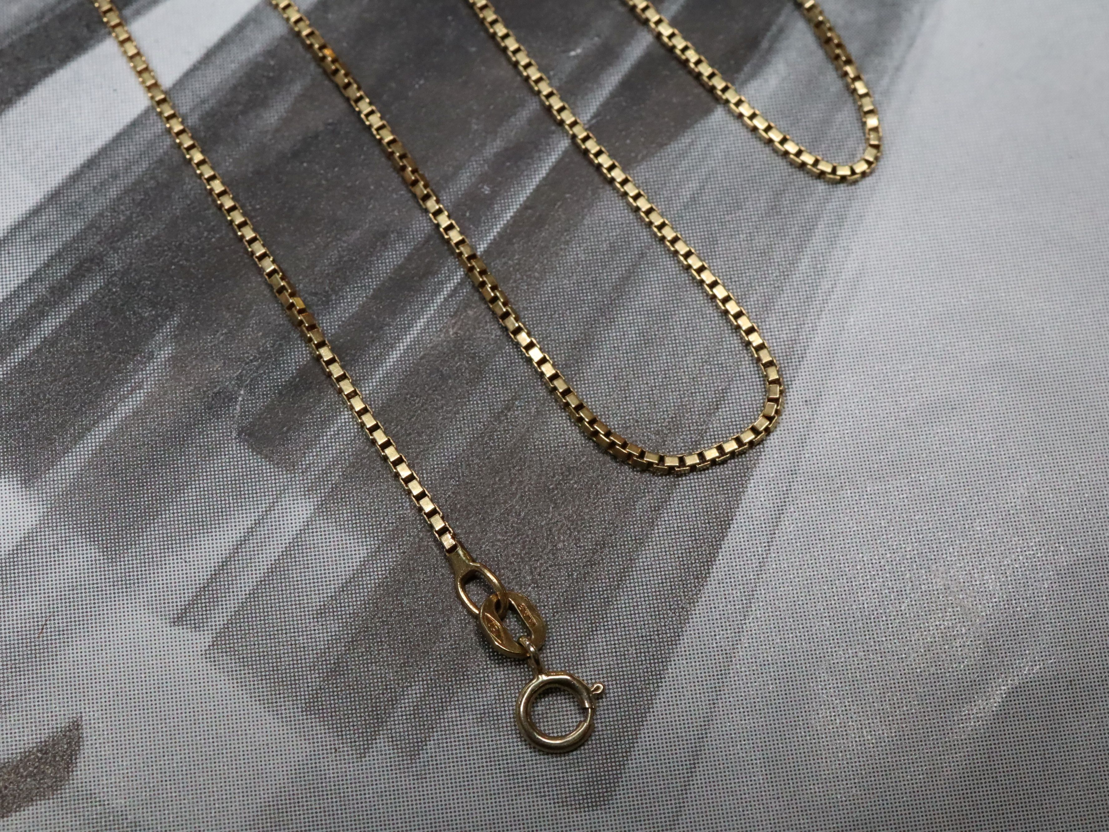 18ct Gold 52cm Box Chain