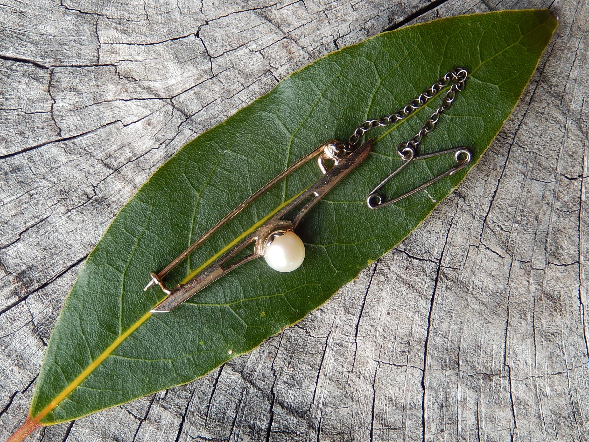 Cultured Pearl Gold Plate Brooch