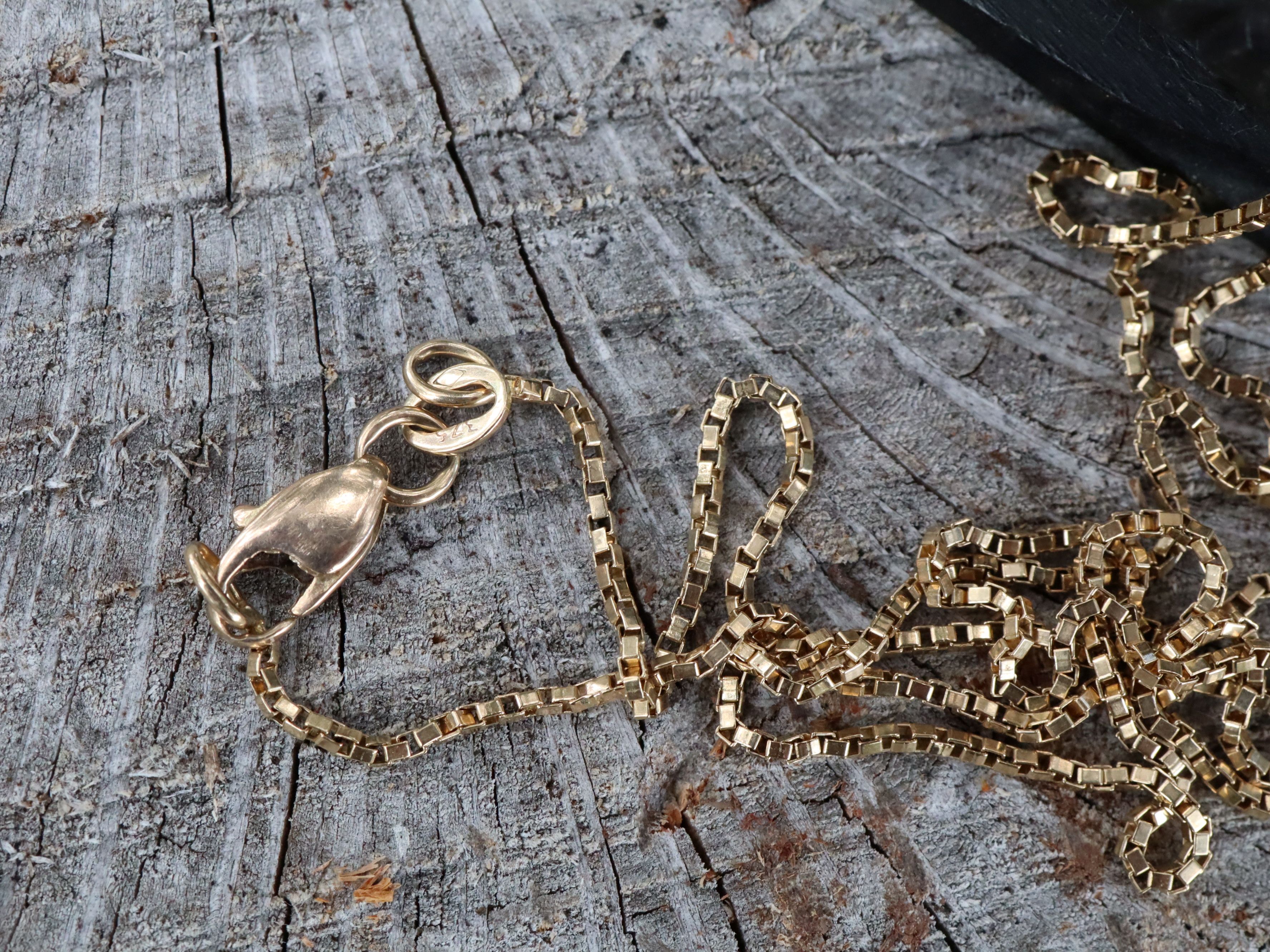 9ct Gold Buddha on 9ct Box Chain