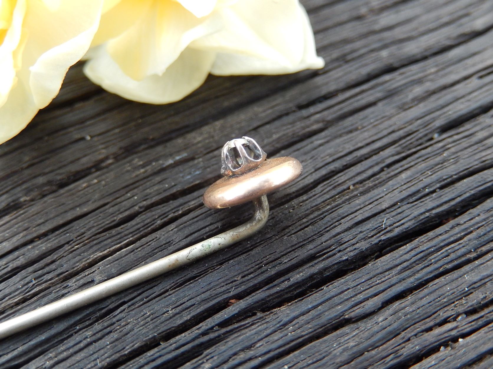 Seed Pearl Pin in 9ct