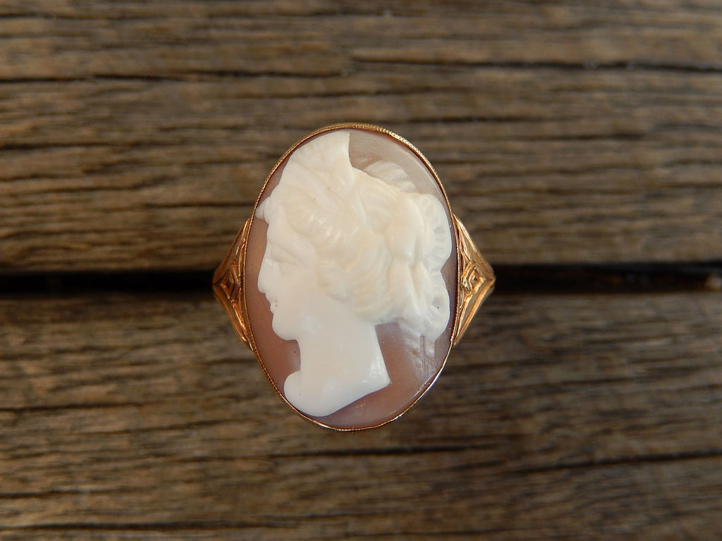 Hand Carved Shell Cameo Ring in 9ct Gold