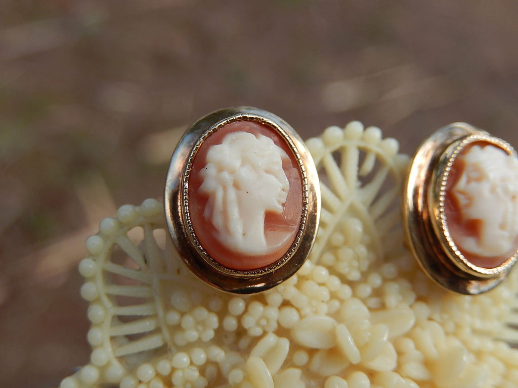 Cameo Shell Earrings in 9ct