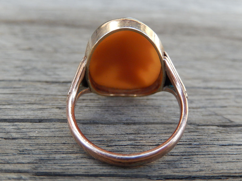 Hand Carved Shell Cameo Ring in 9ct Gold