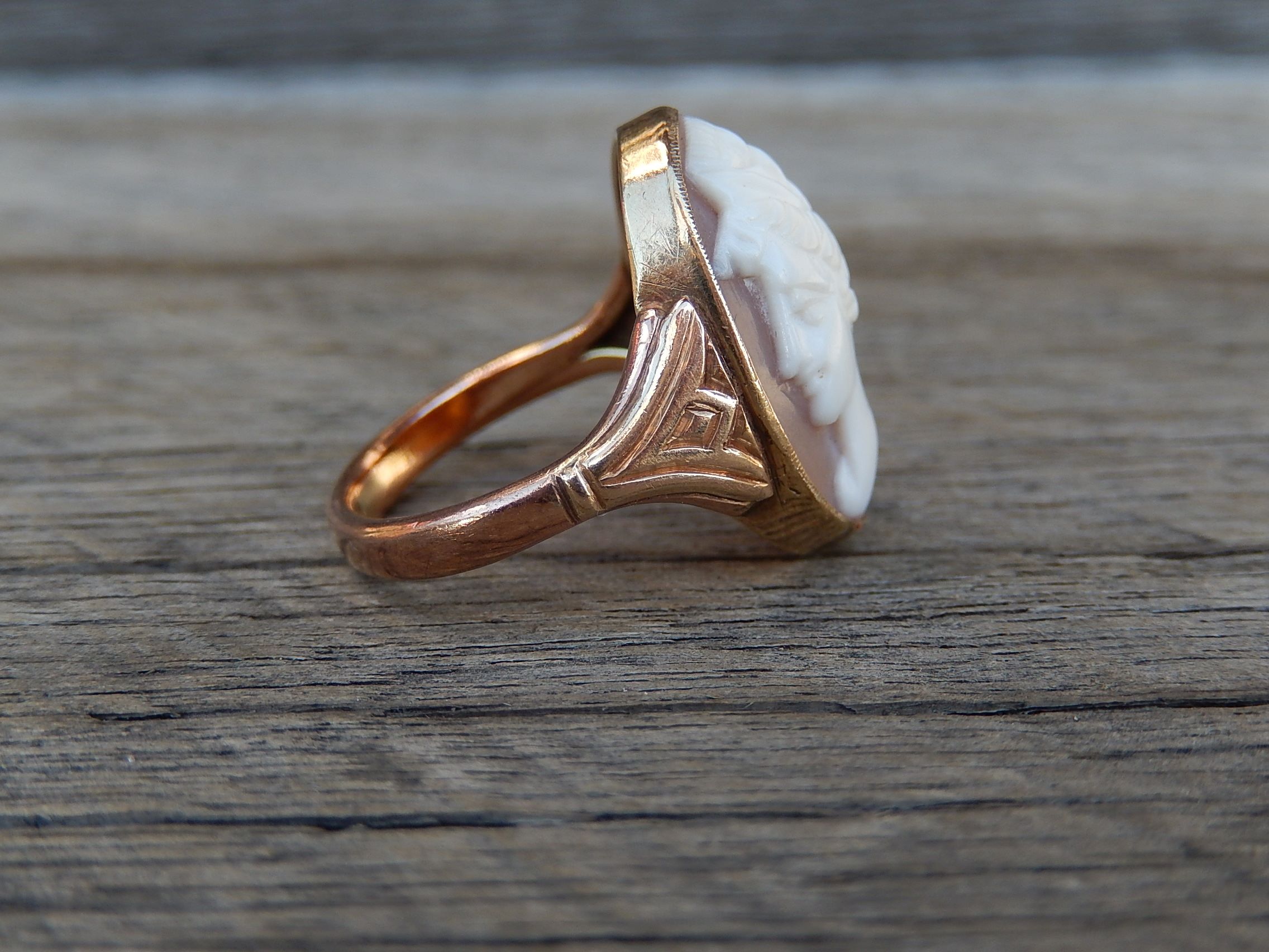 Hand Carved Shell Cameo Ring in 9ct Gold
