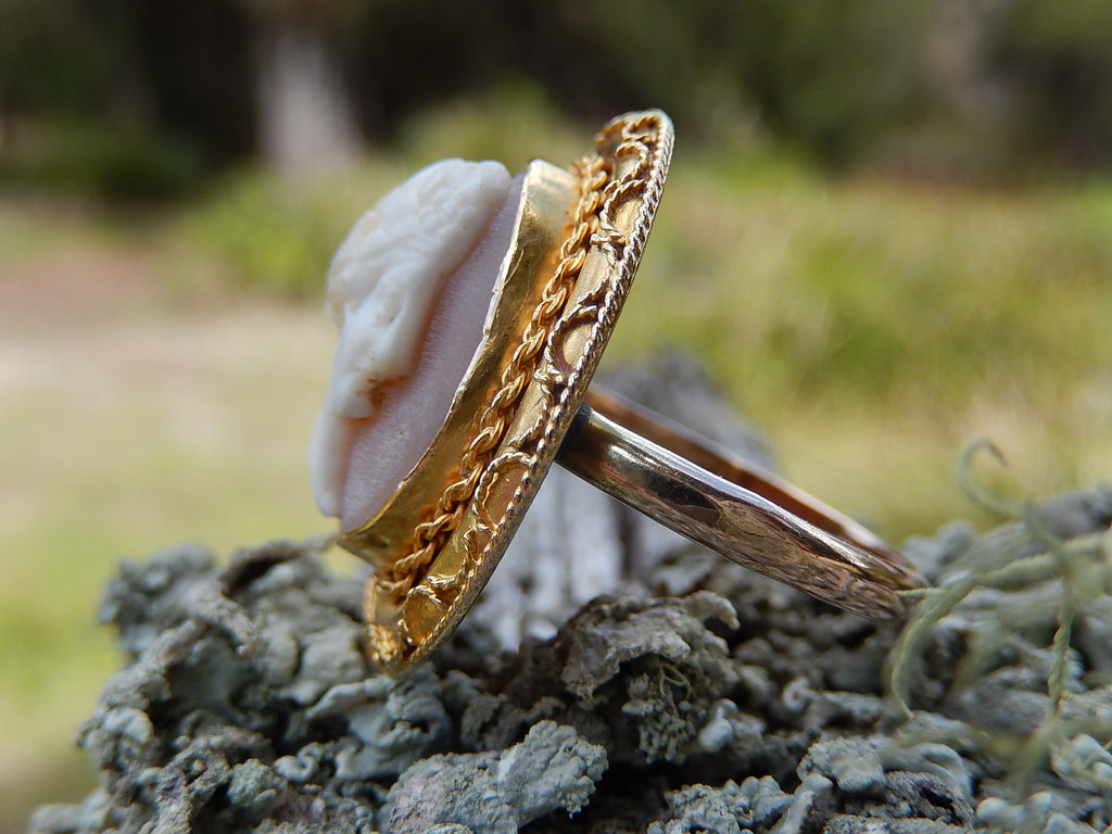 9ct Yellow and Rose Gold Shell Cameo Ring