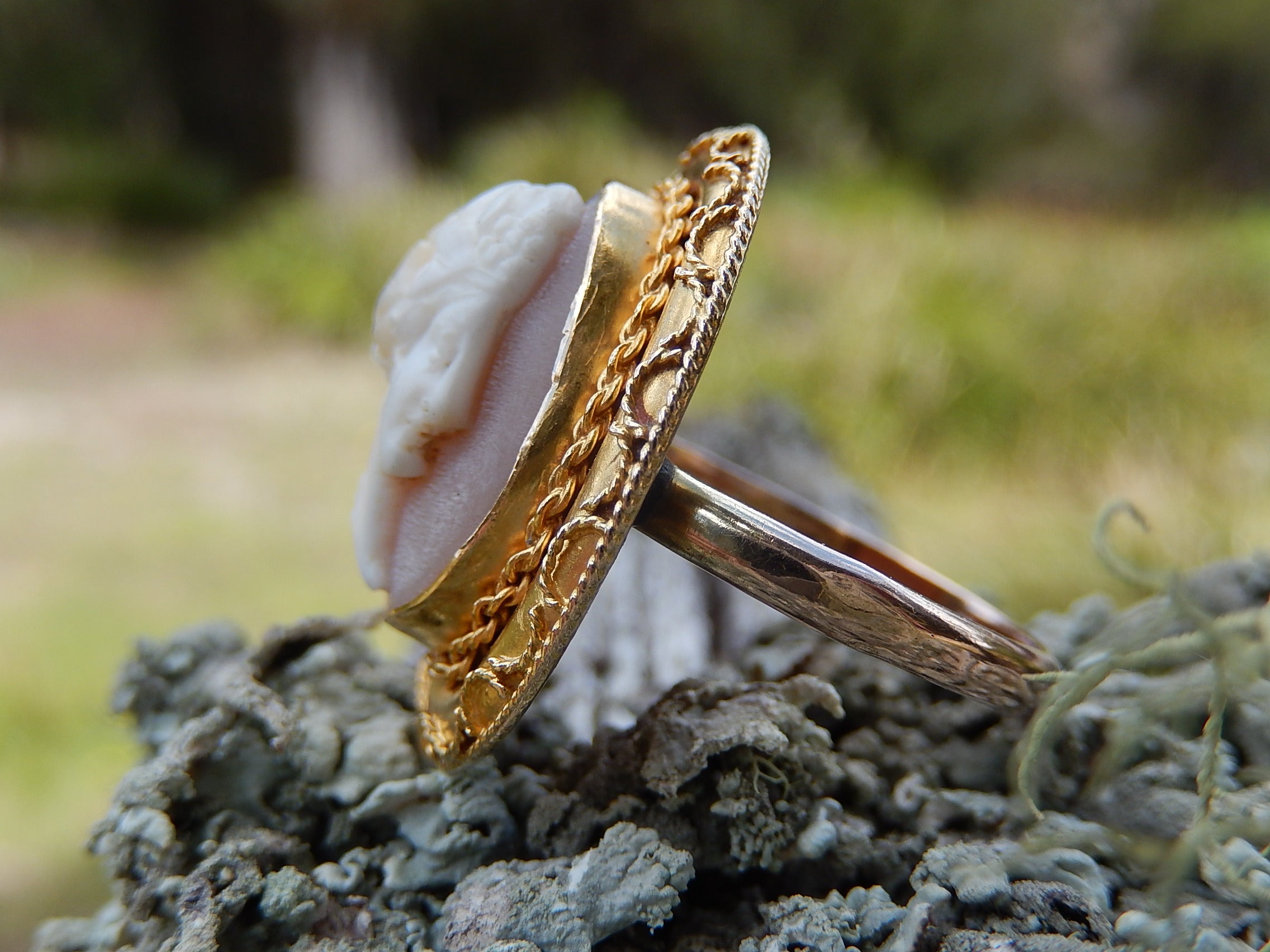 9ct Yellow and Rose Gold Shell Cameo Ring