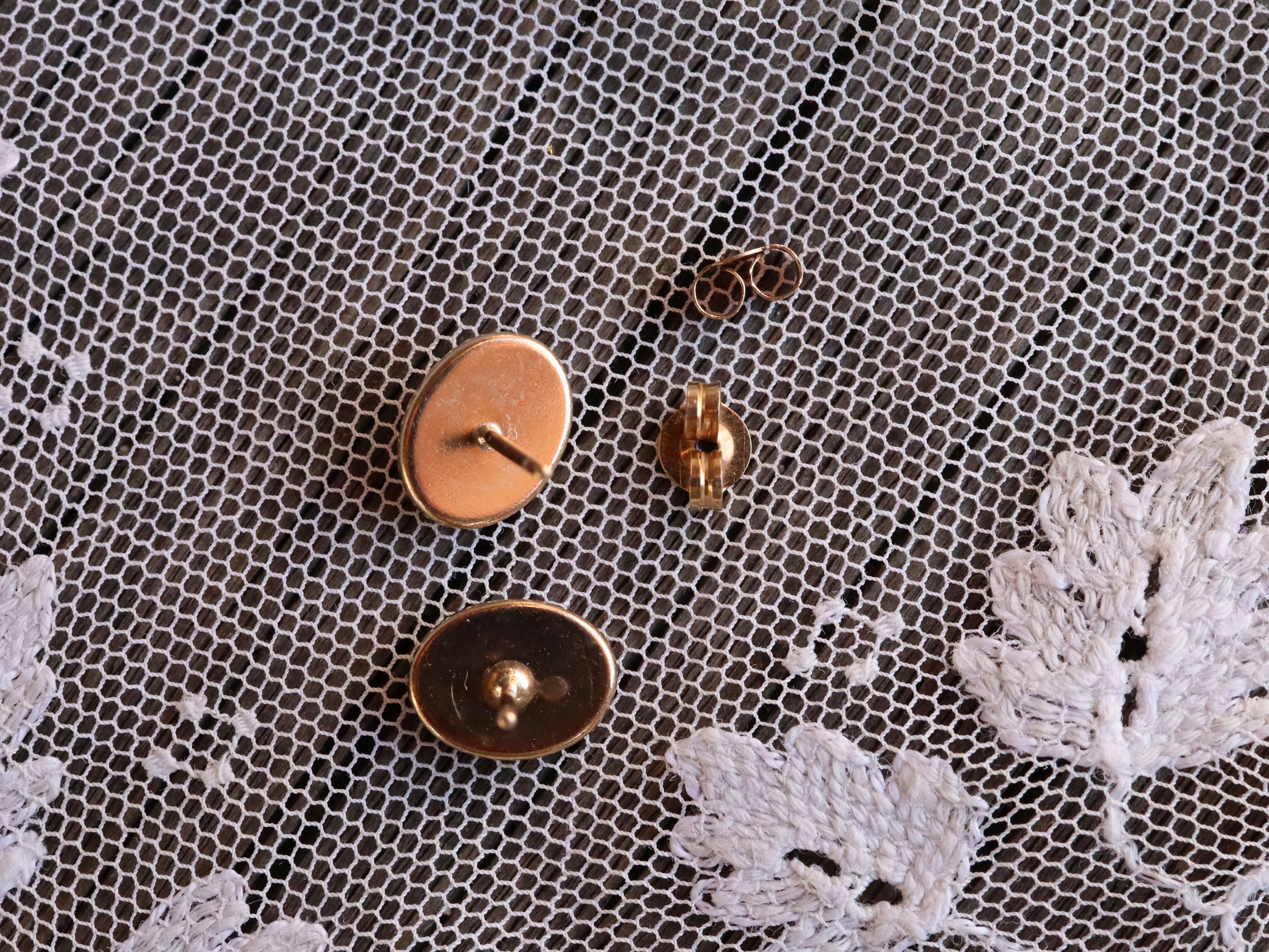 Cameo Stud Earrings in 9ct Gold