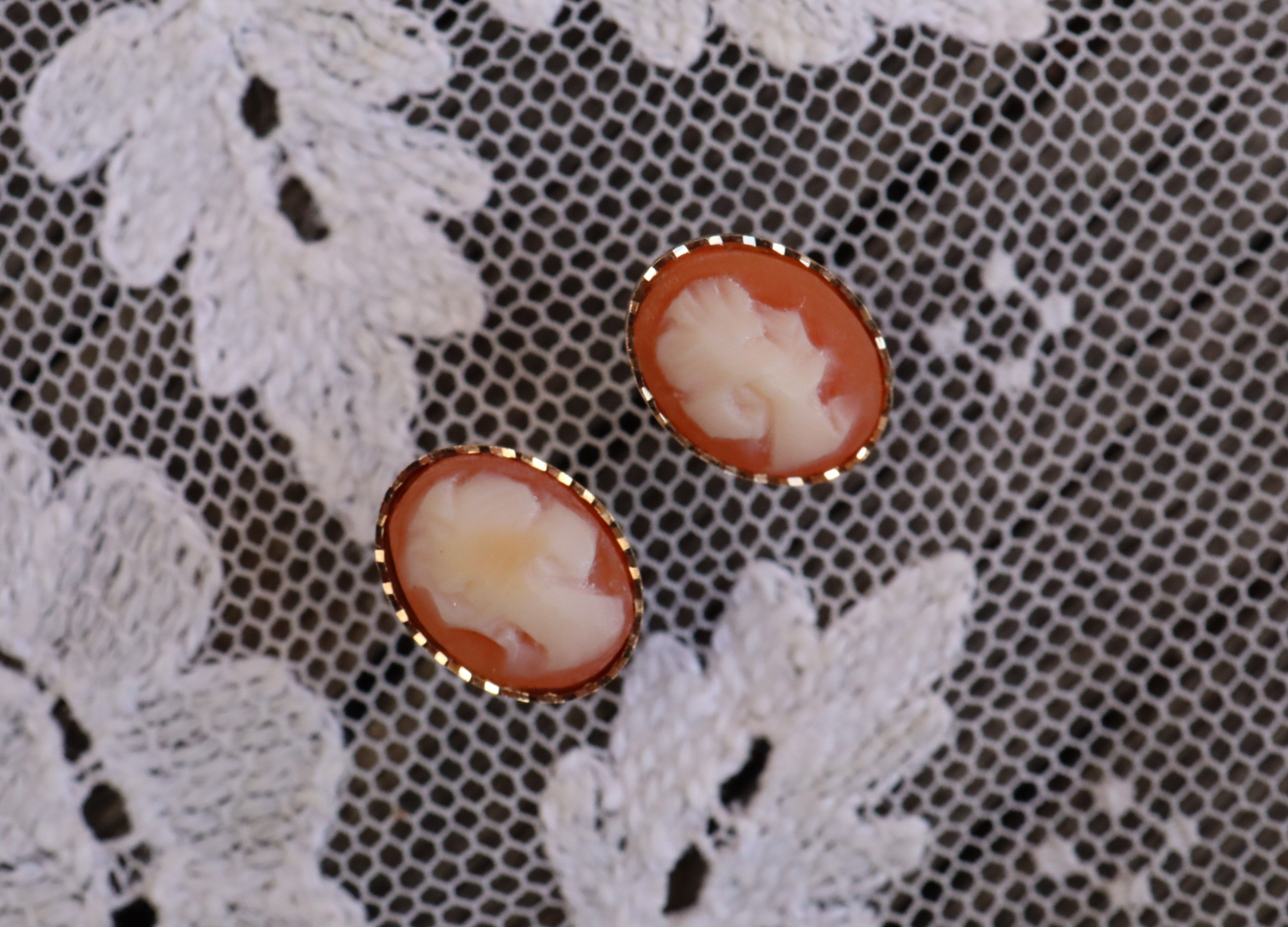 Cameo Stud Earrings in 9ct Gold
