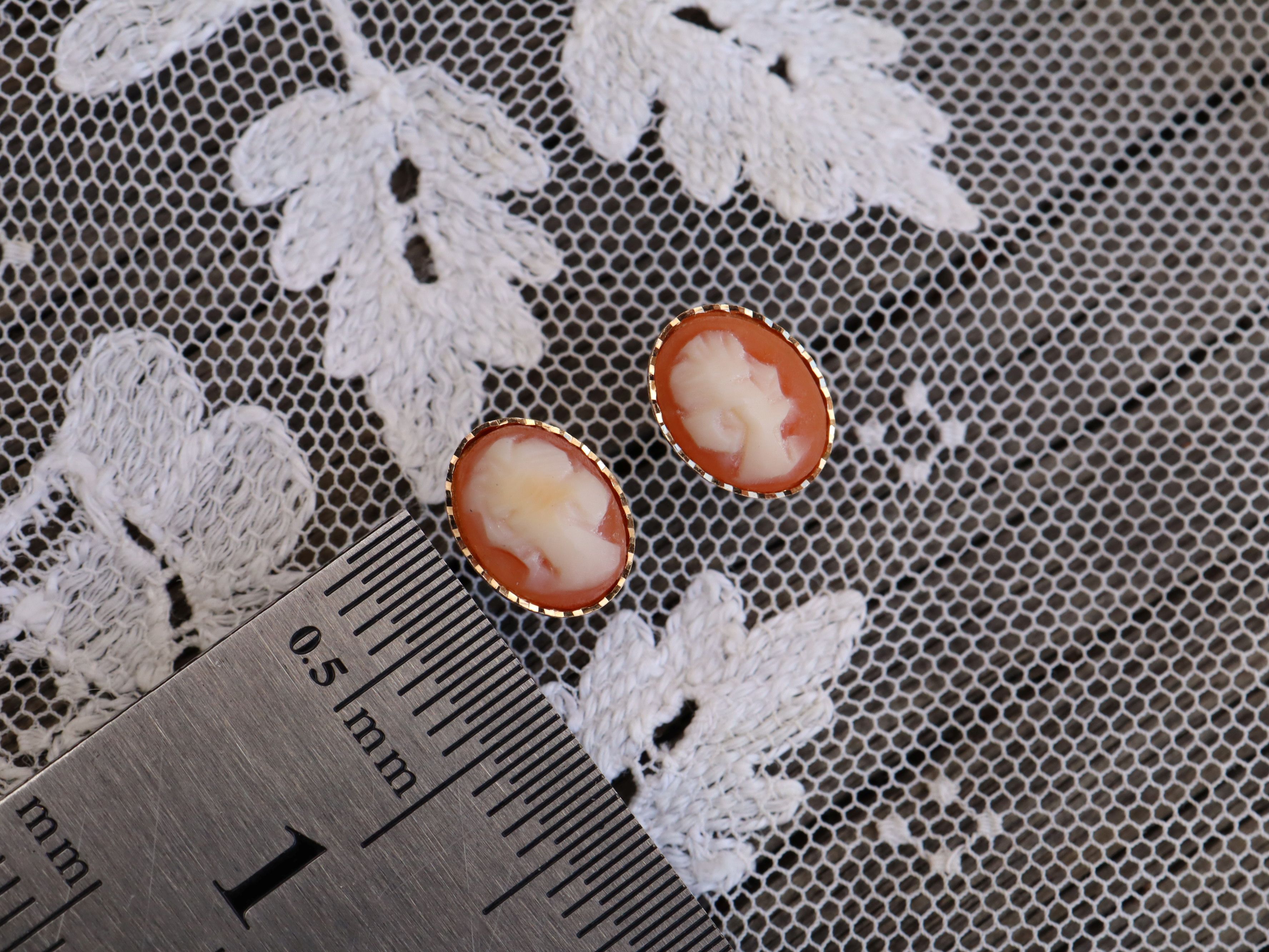 Cameo Stud Earrings in 9ct Gold