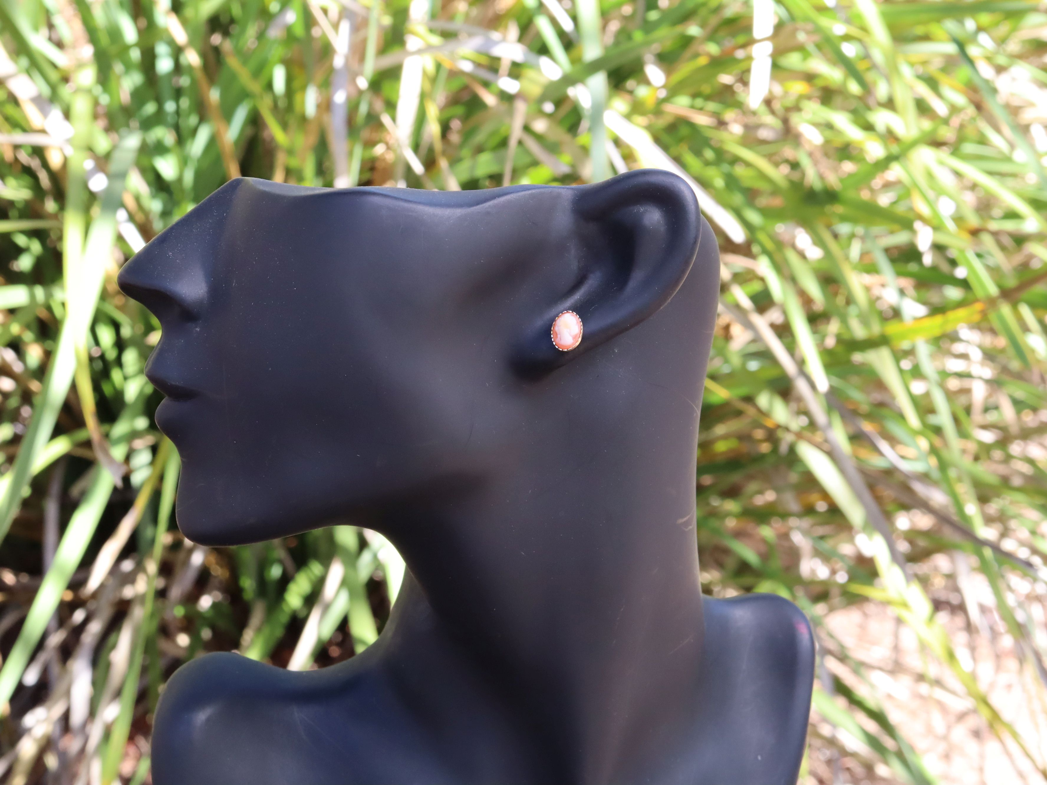 Cameo Stud Earrings in 9ct Gold