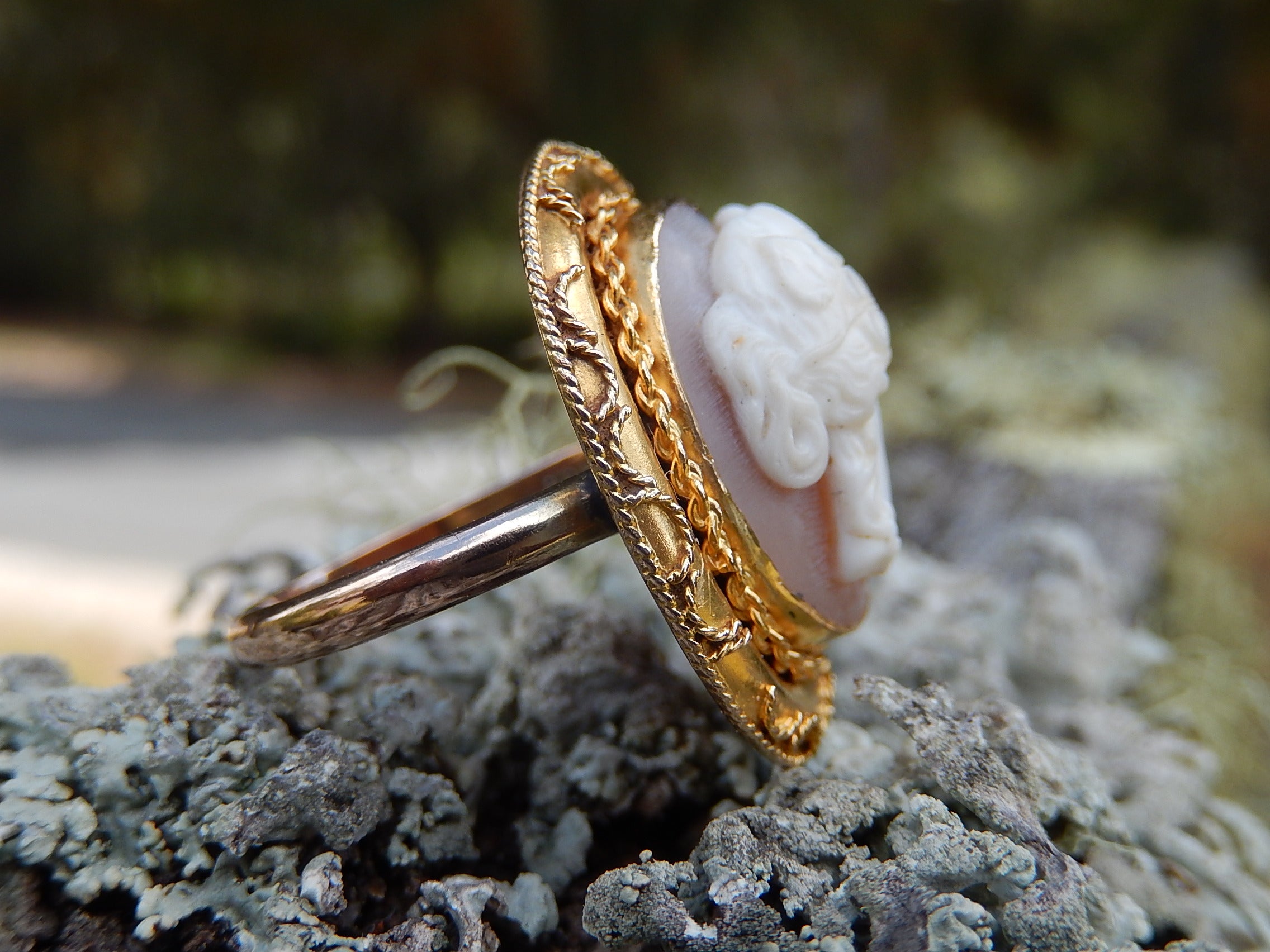 9ct Yellow and Rose Gold Shell Cameo Ring
