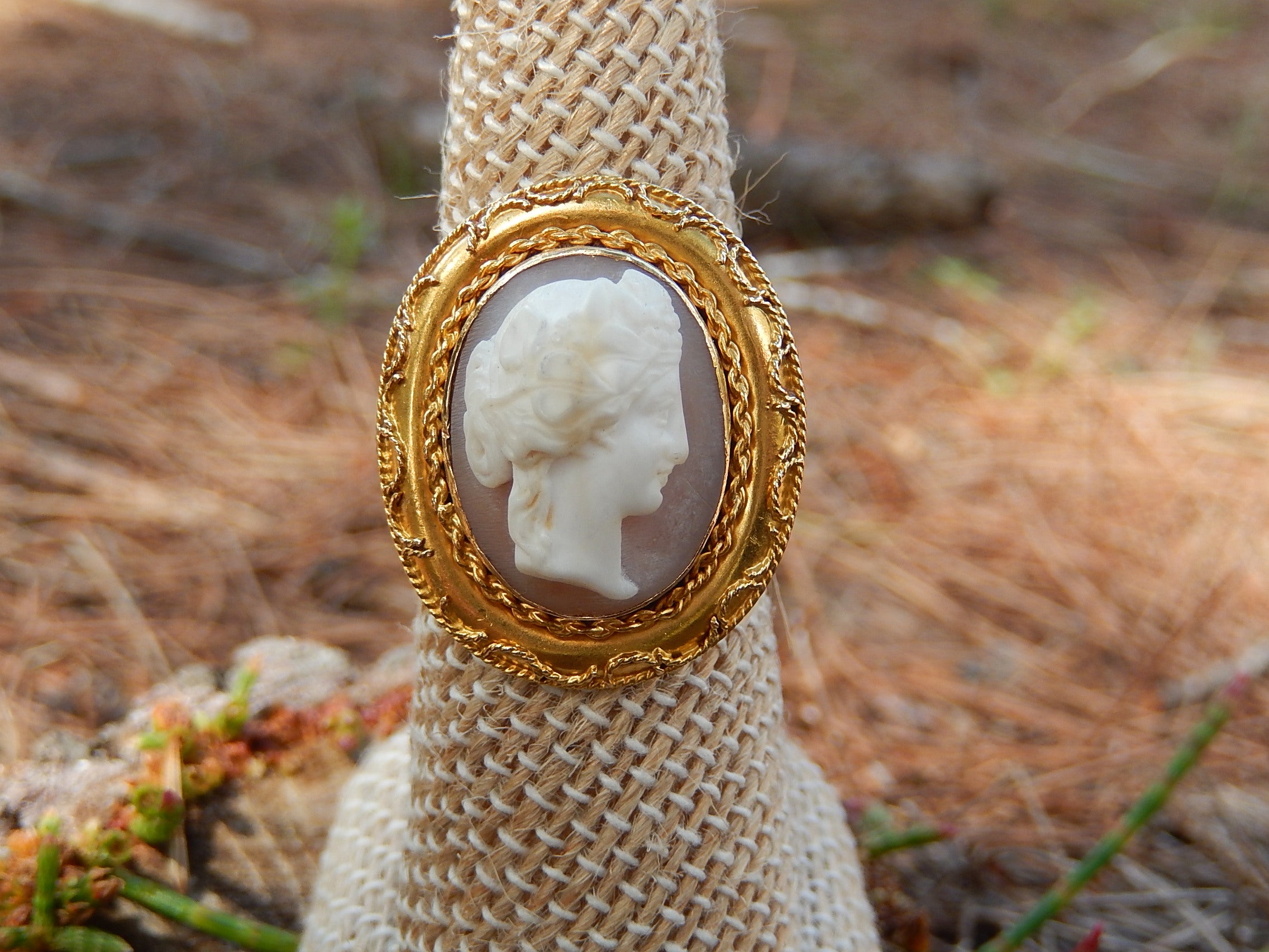 9ct Yellow and Rose Gold Shell Cameo Ring