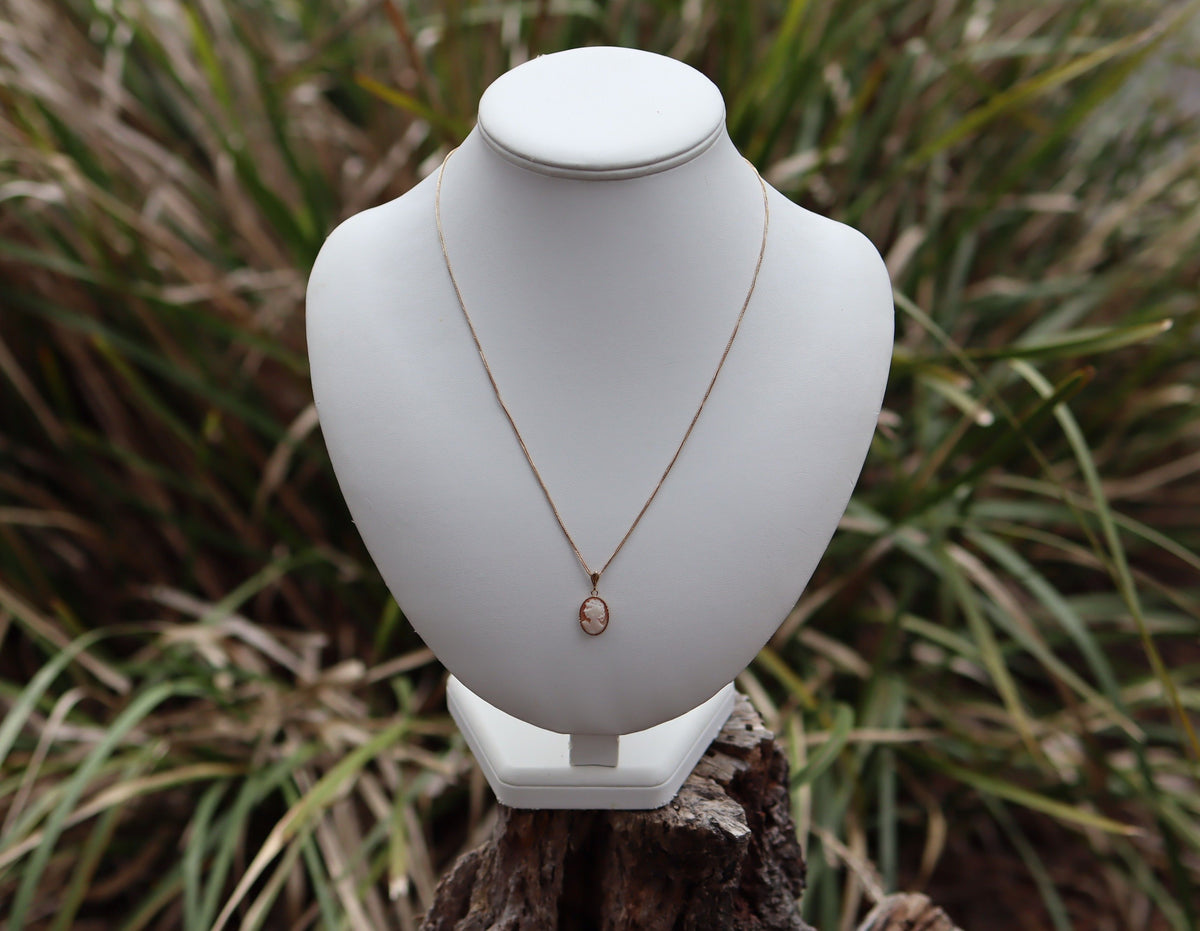 9ct Carved Shell