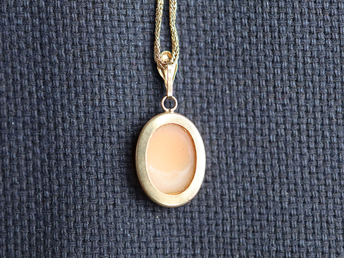 9ct Carved Shell