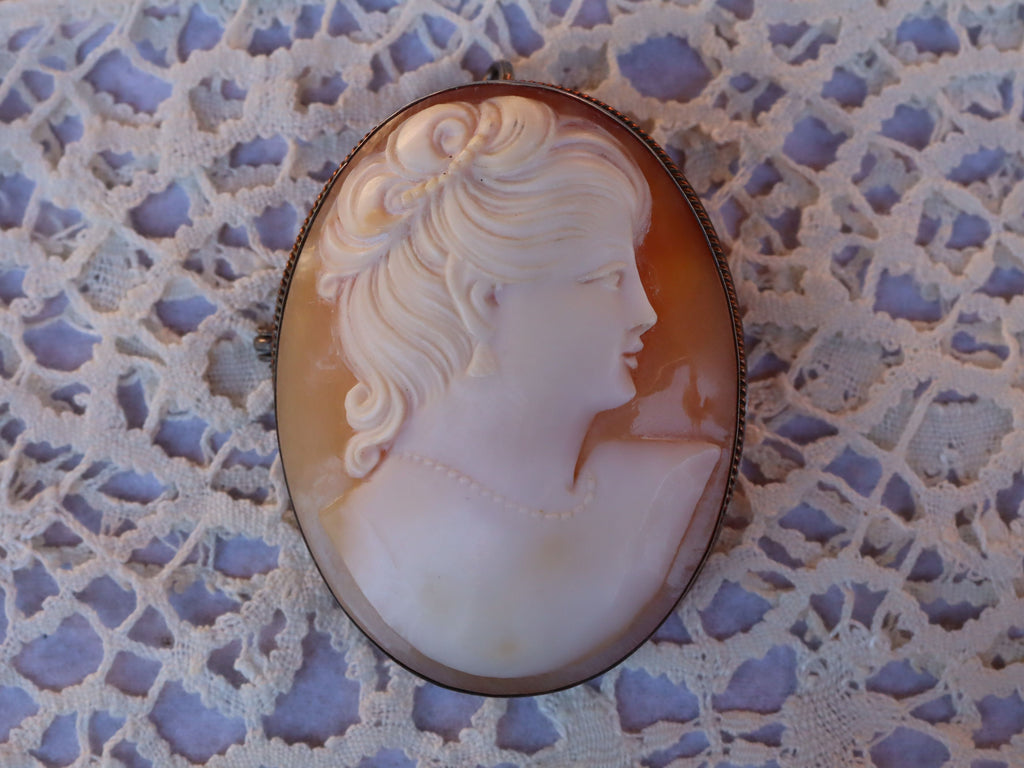 Shell Cameo Brooch/Pendant in Gilt c.1940