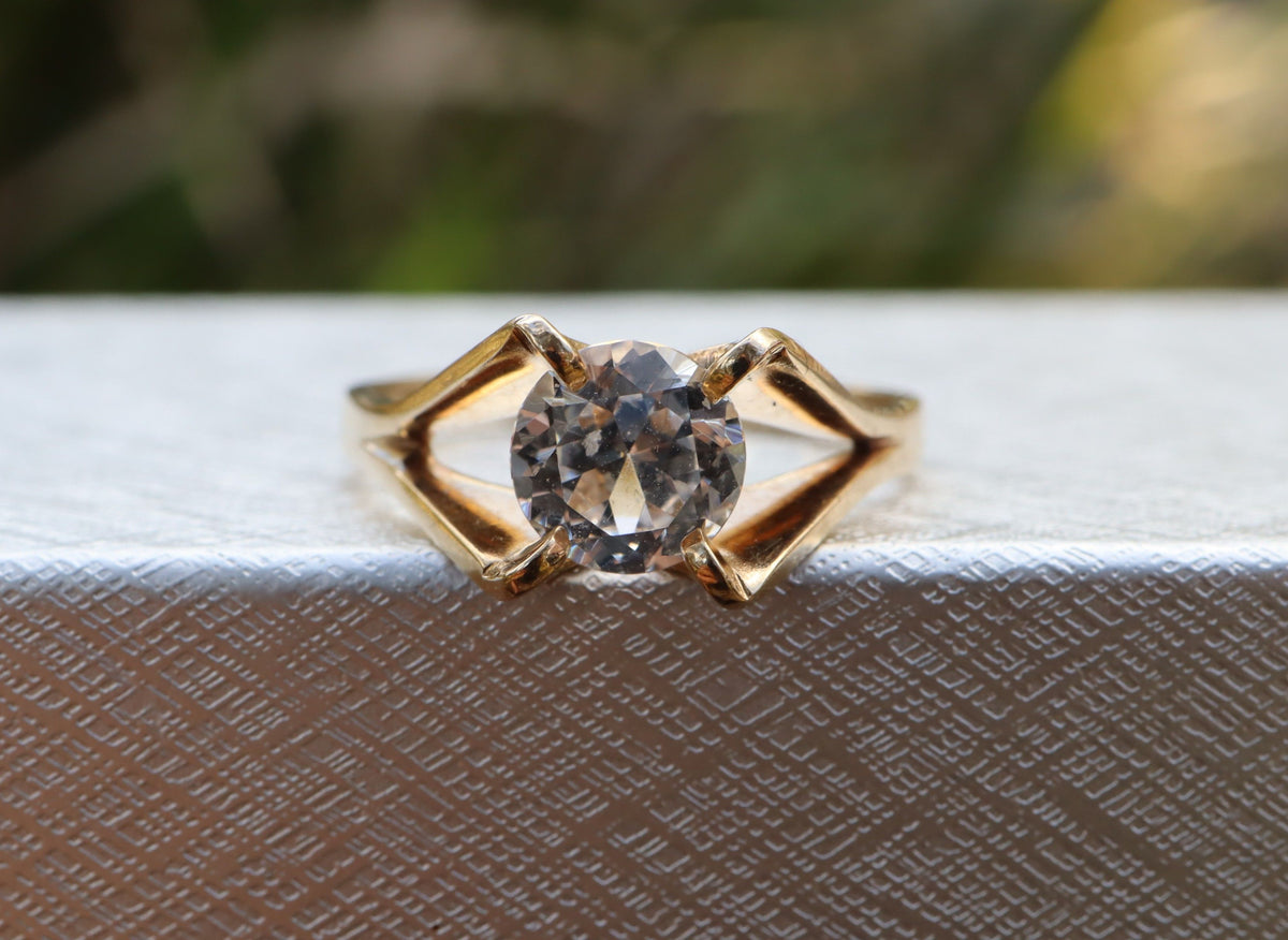 Cubic Zirconia in 9ct Gold