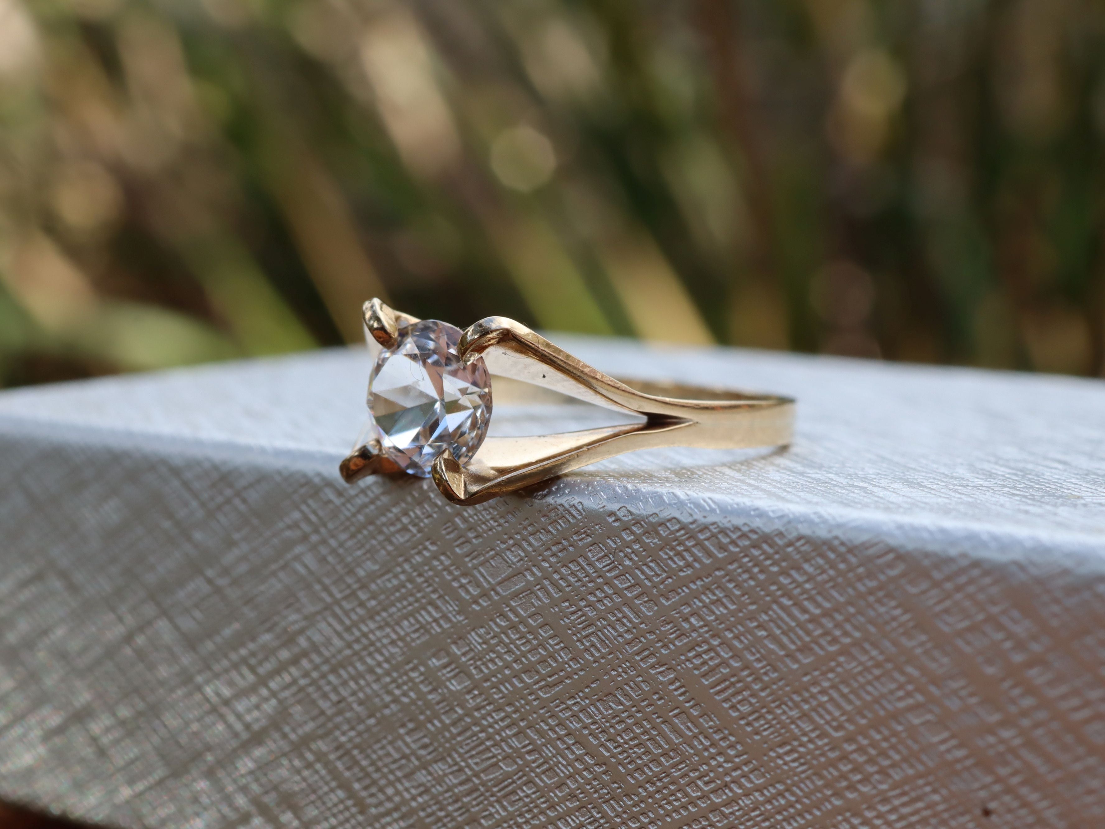 Cubic Zirconia in 9ct Gold