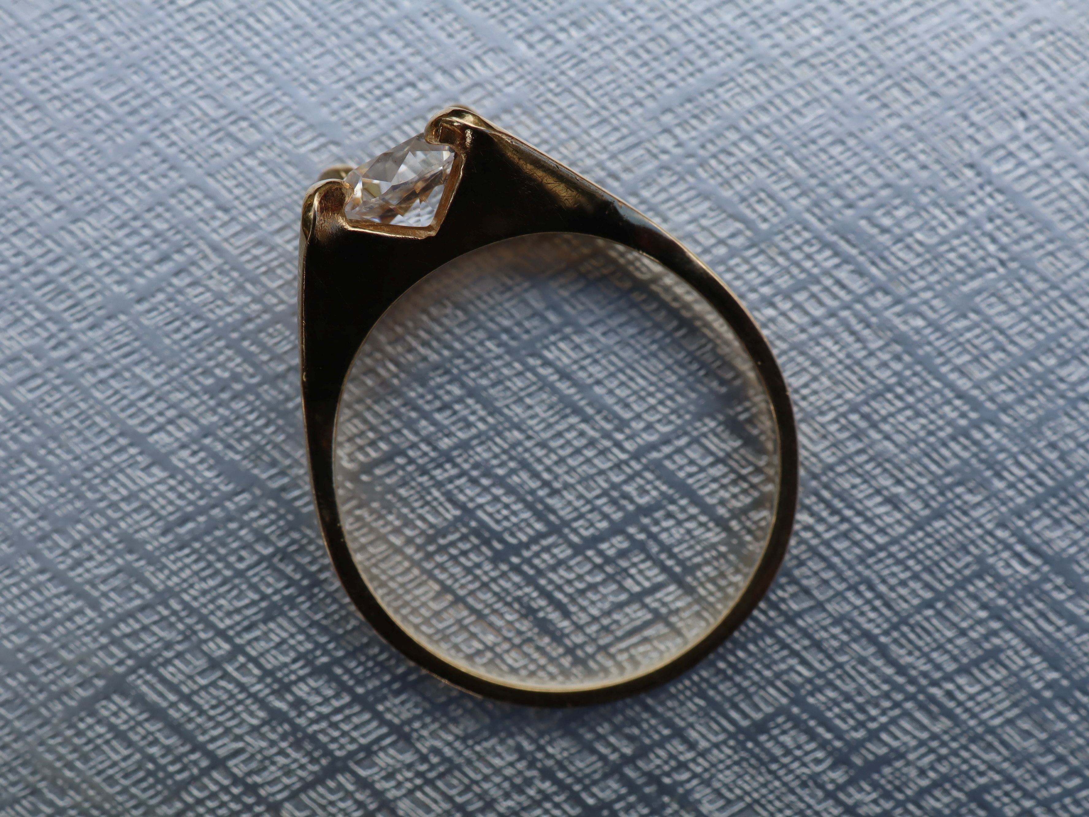 Cubic Zirconia in 9ct Gold