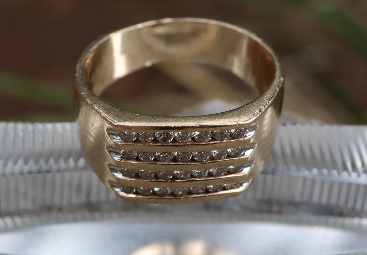 Diamond Ring in 9ct