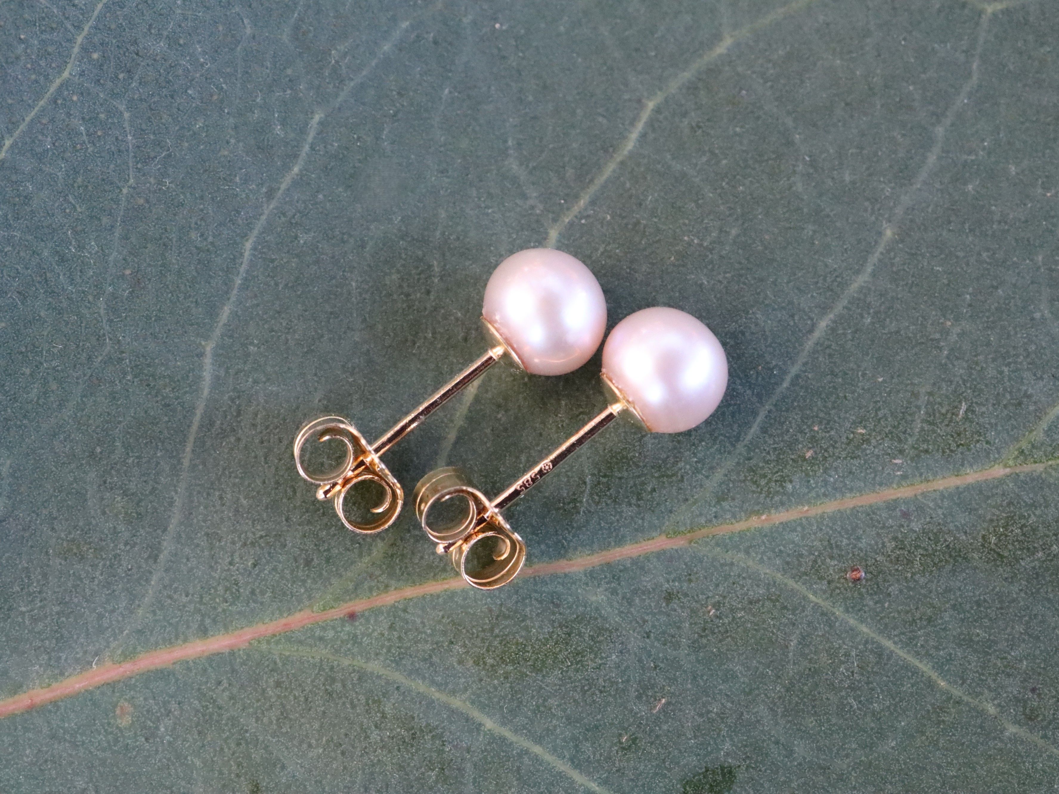 -SOLD- Pink Cultured Pearl Earrings in 14ct Gold