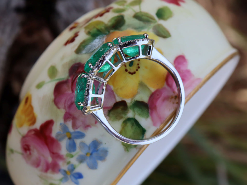 Emerald and Diamond Ring in 18ct White Gold