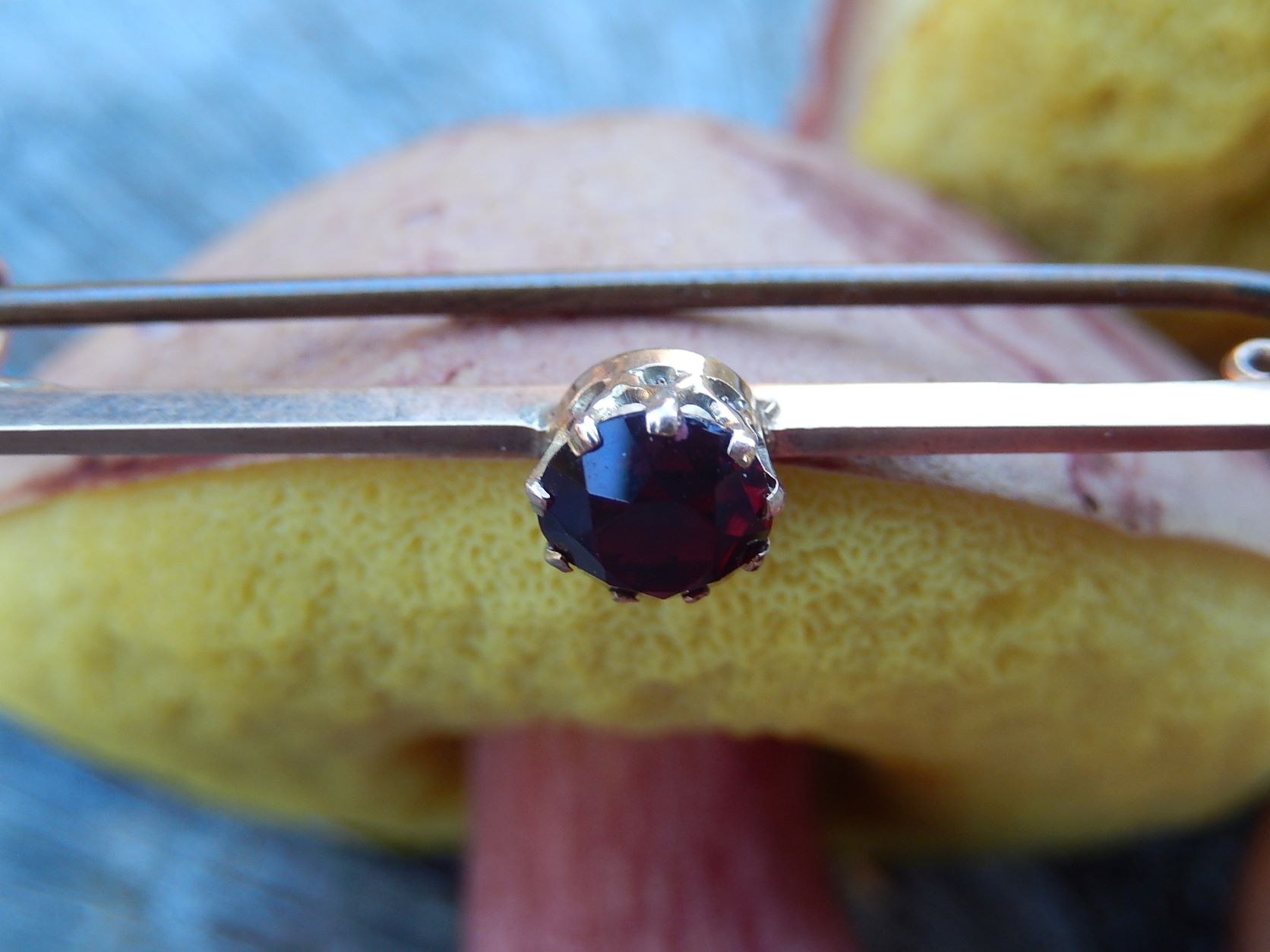Garnet Brooch in 9ct