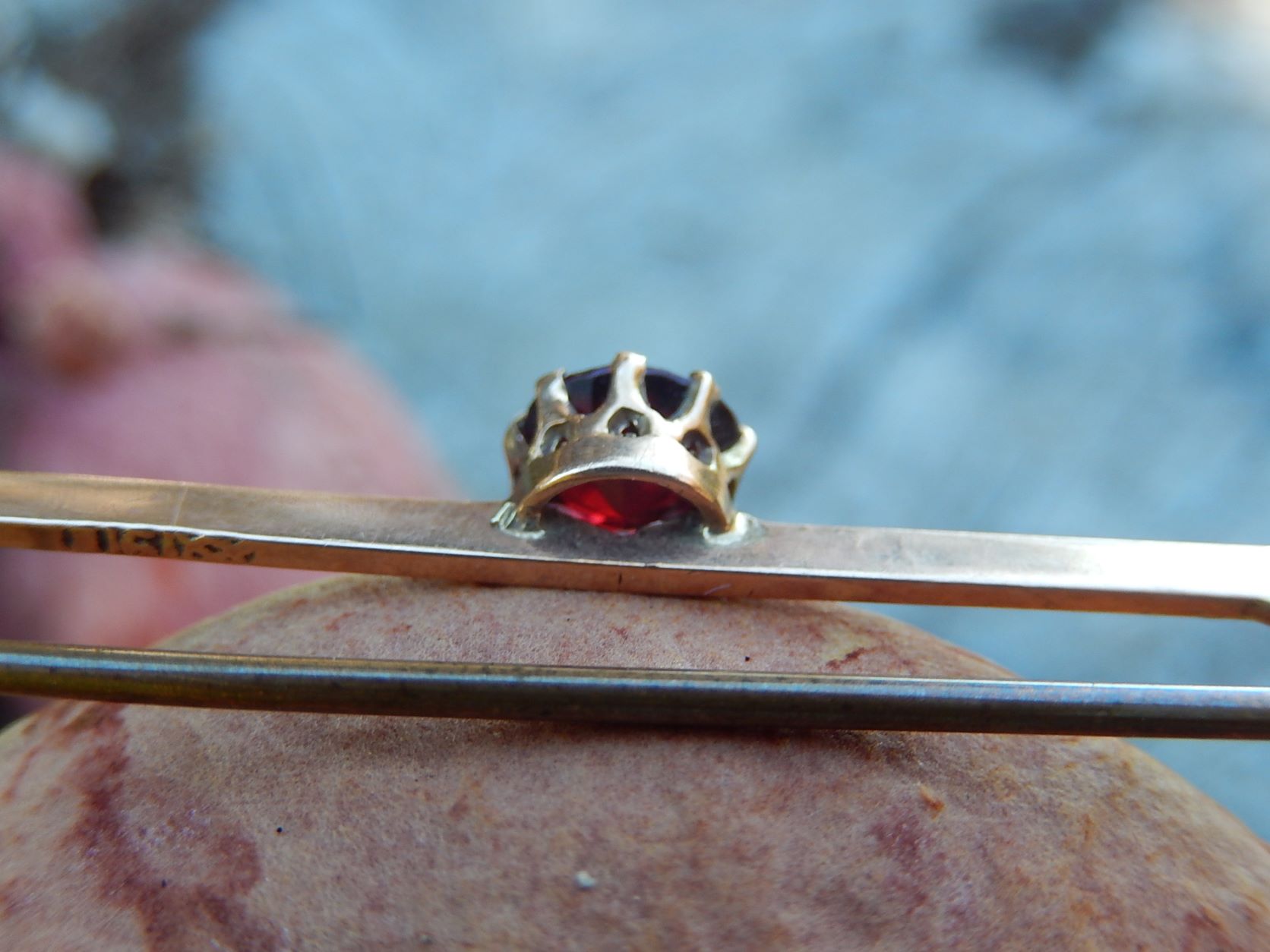 Garnet Brooch in 9ct