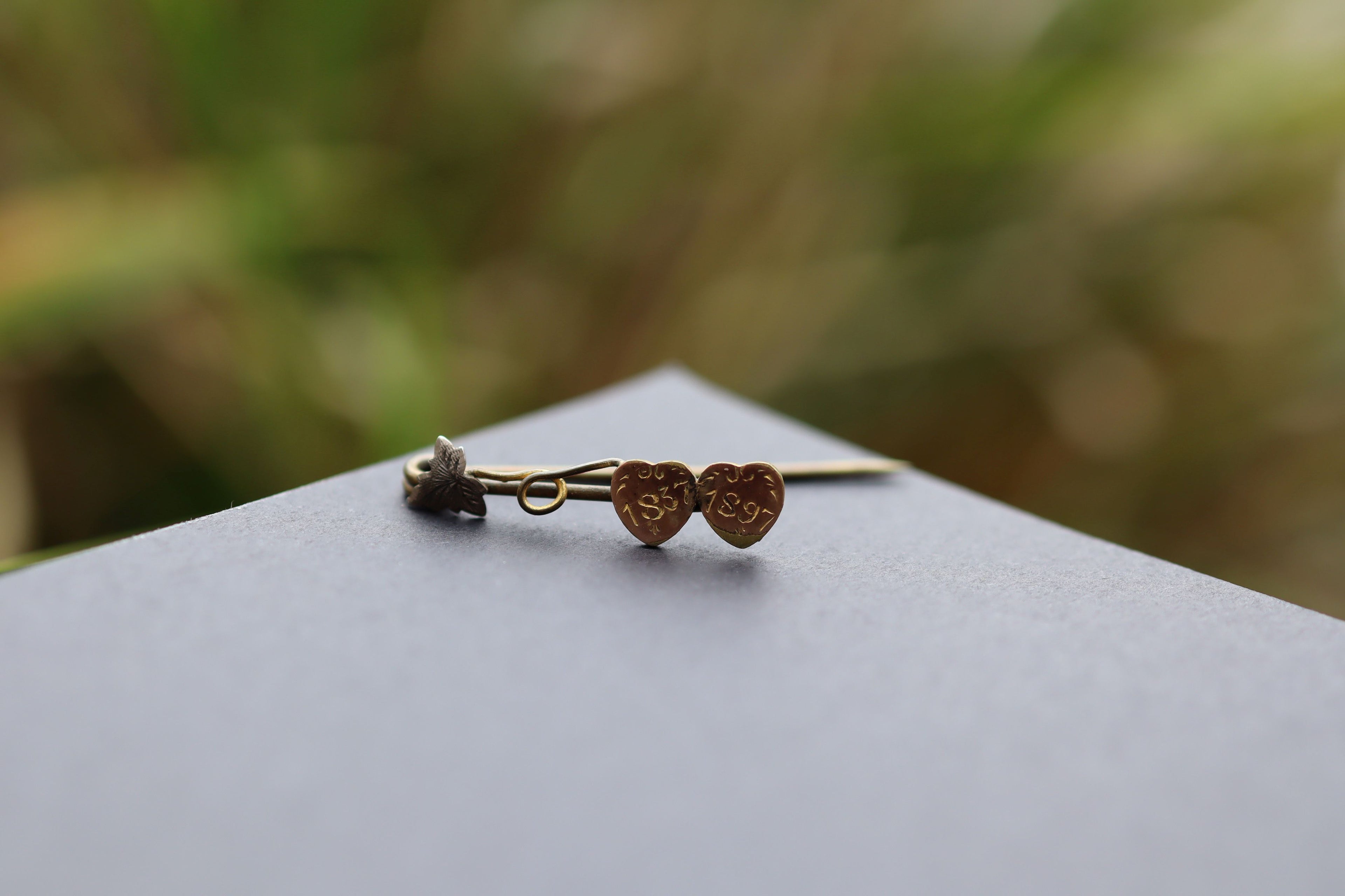 Rose Gold Plate Antique Lovers Brooch