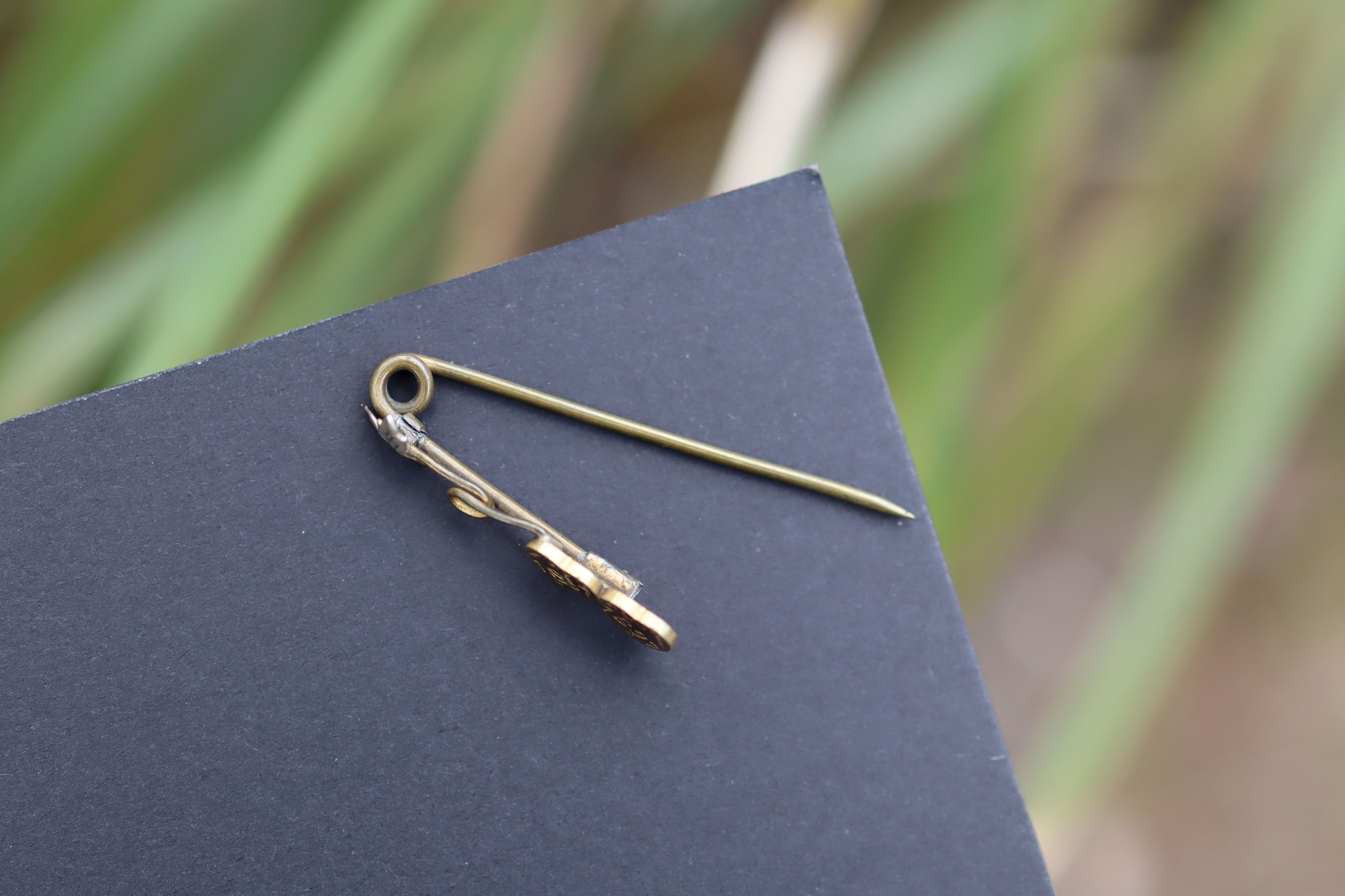 Rose Gold Plate Antique Lovers Brooch