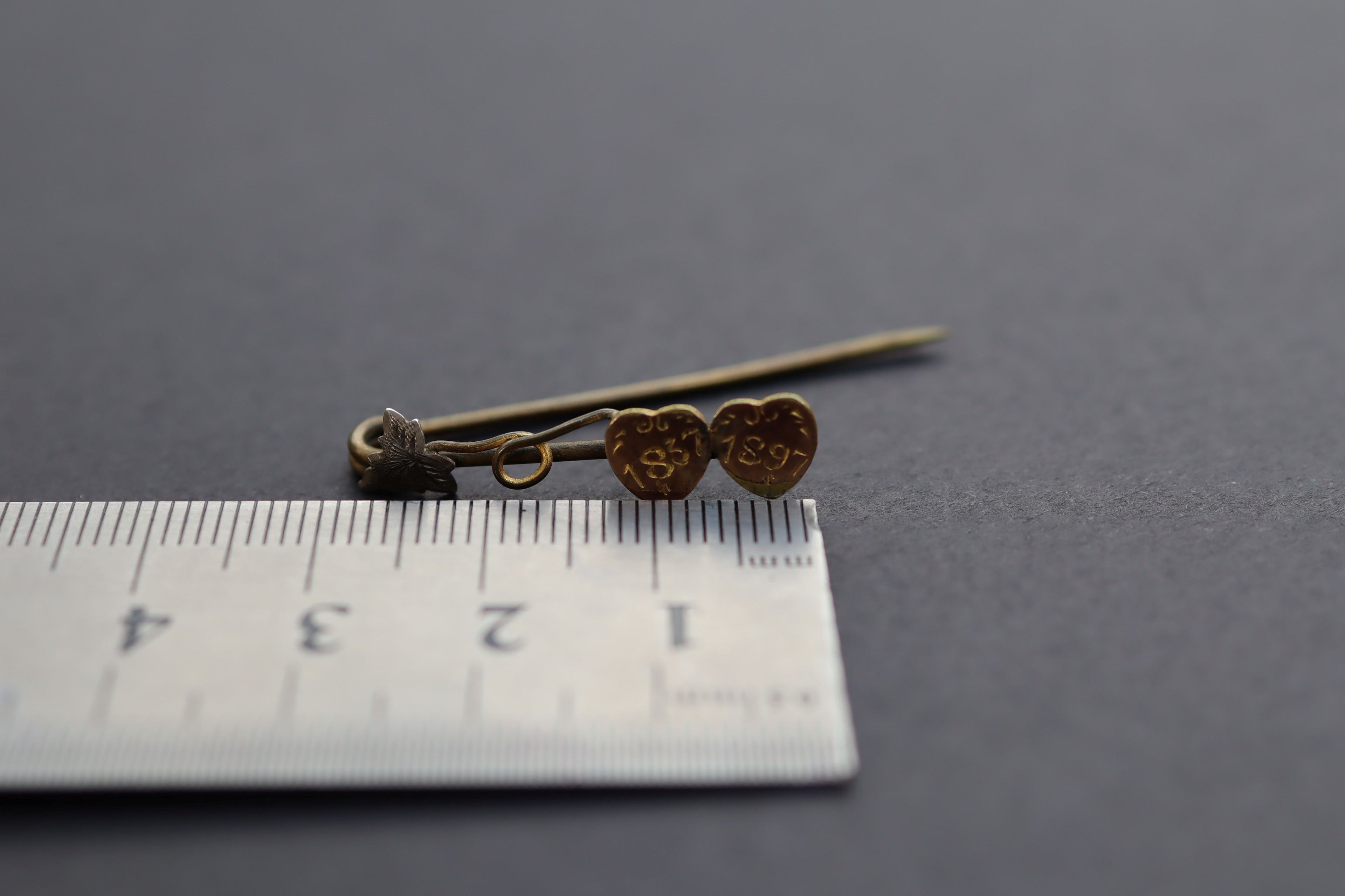 Rose Gold Plate Antique Lovers Brooch