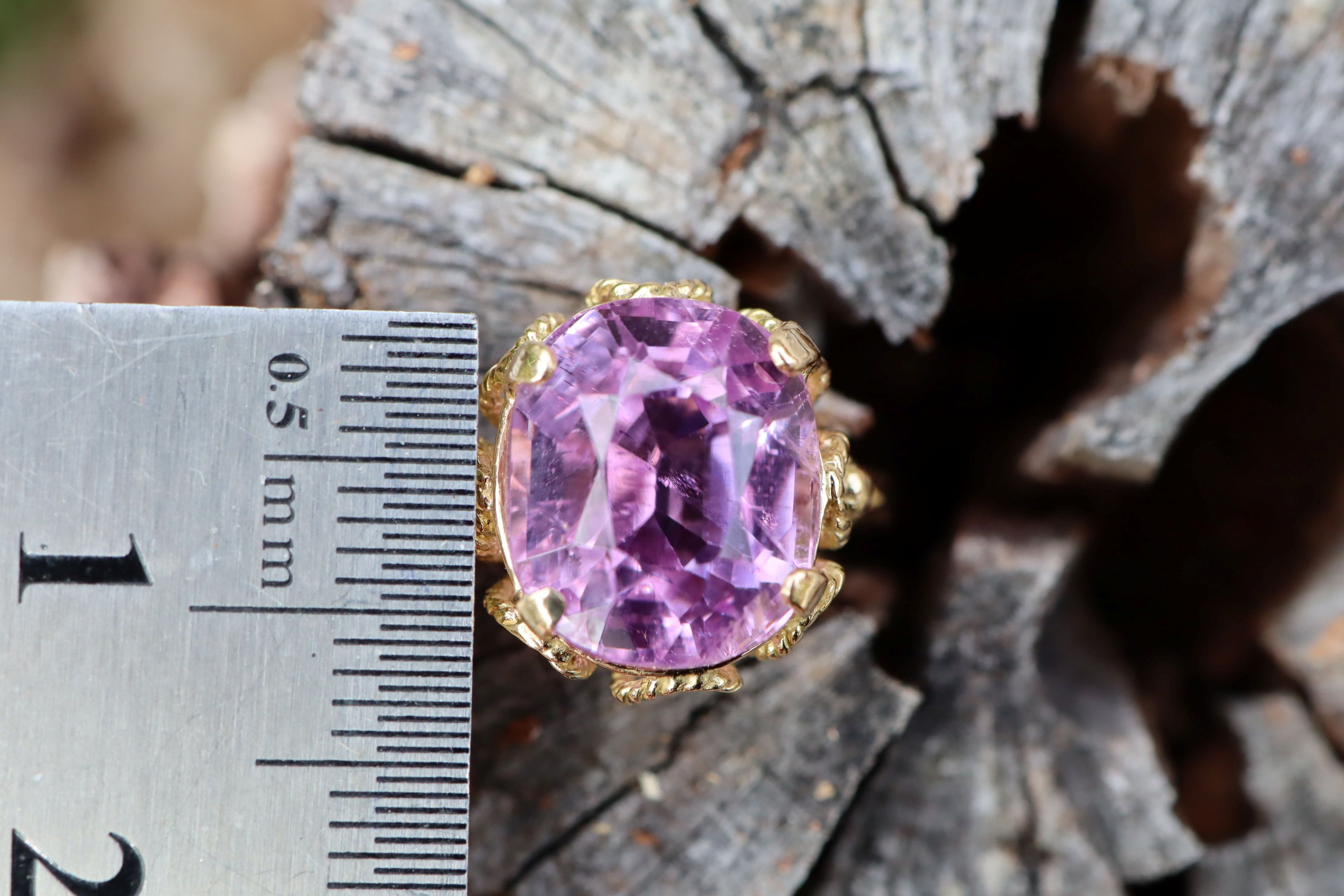 Kunzite in 18ct