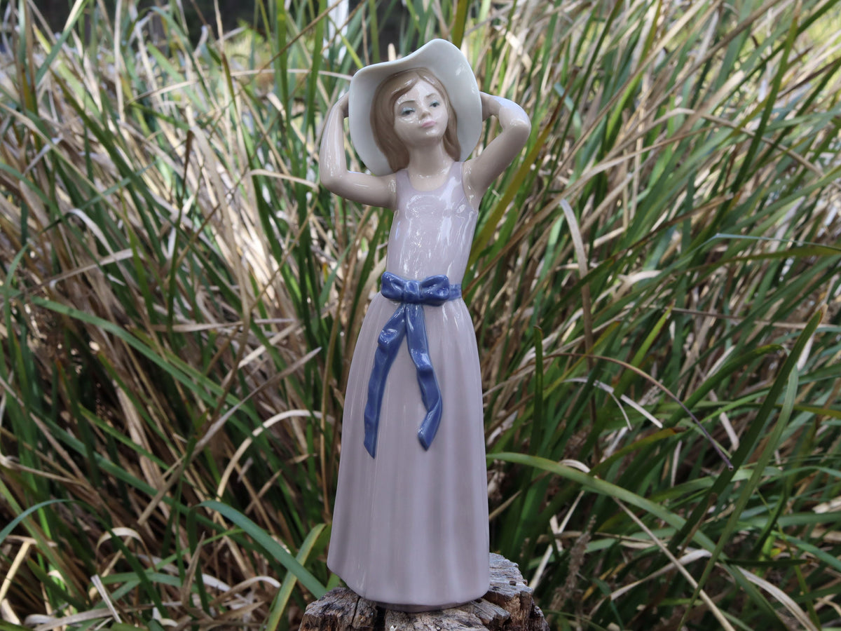 Lladro "Coy Girl with Straw Hat" #5011