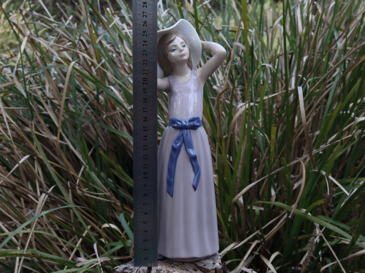 Lladro "Coy Girl with Straw Hat" #5011