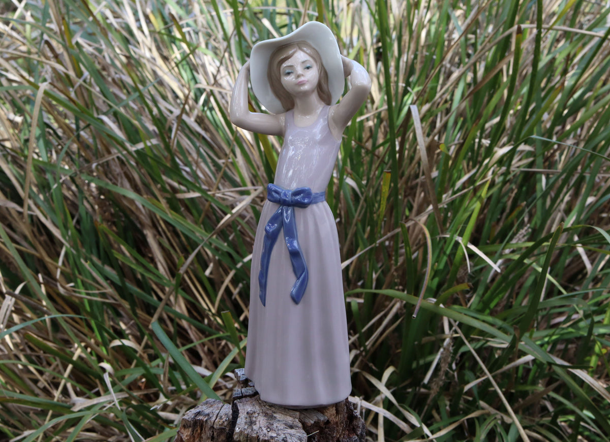 Lladro "Coy Girl with Straw Hat" #5011