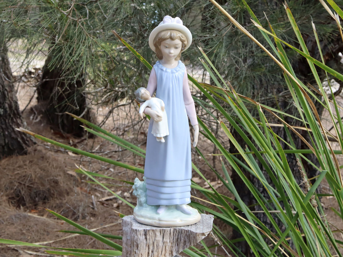 Lladro "Belinda with her Doll" #5045