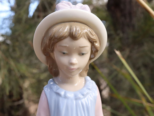 Lladro "Belinda with her Doll" #5045