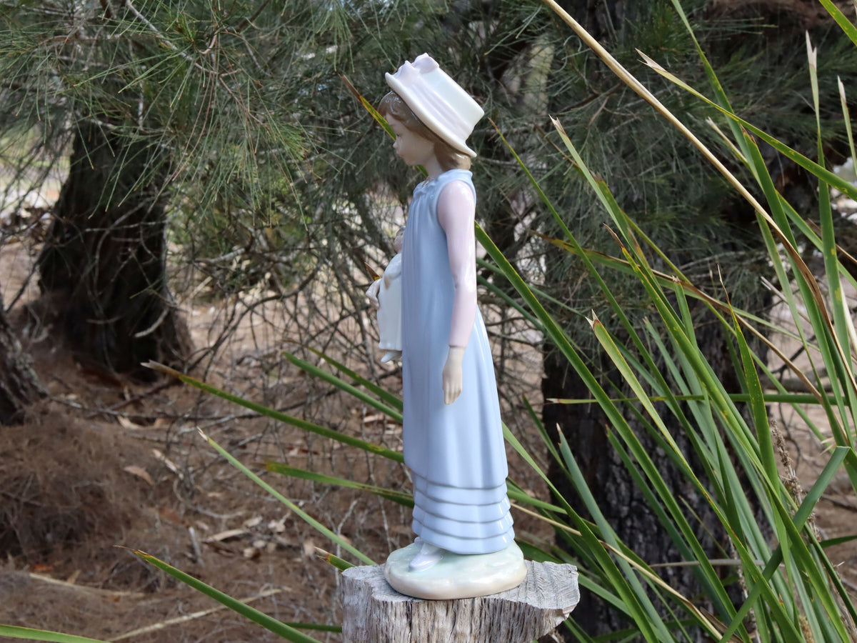 Lladro "Belinda with her Doll" #5045