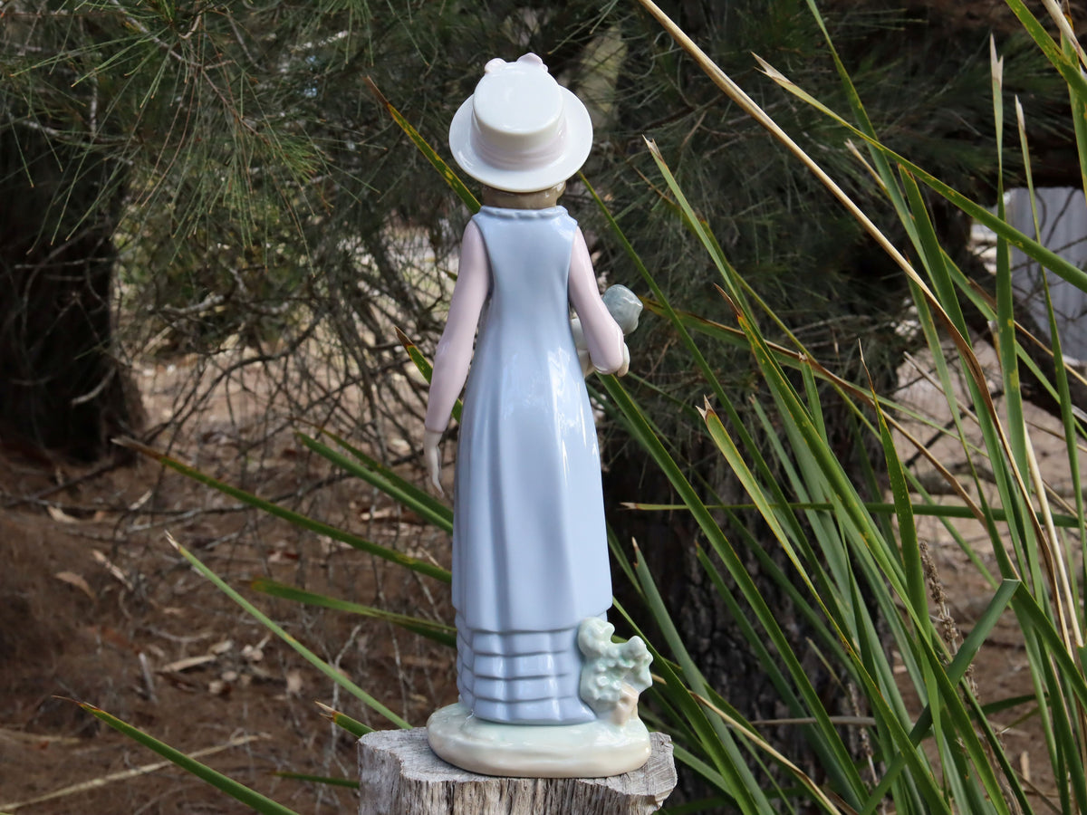 Lladro "Belinda with her Doll" #5045