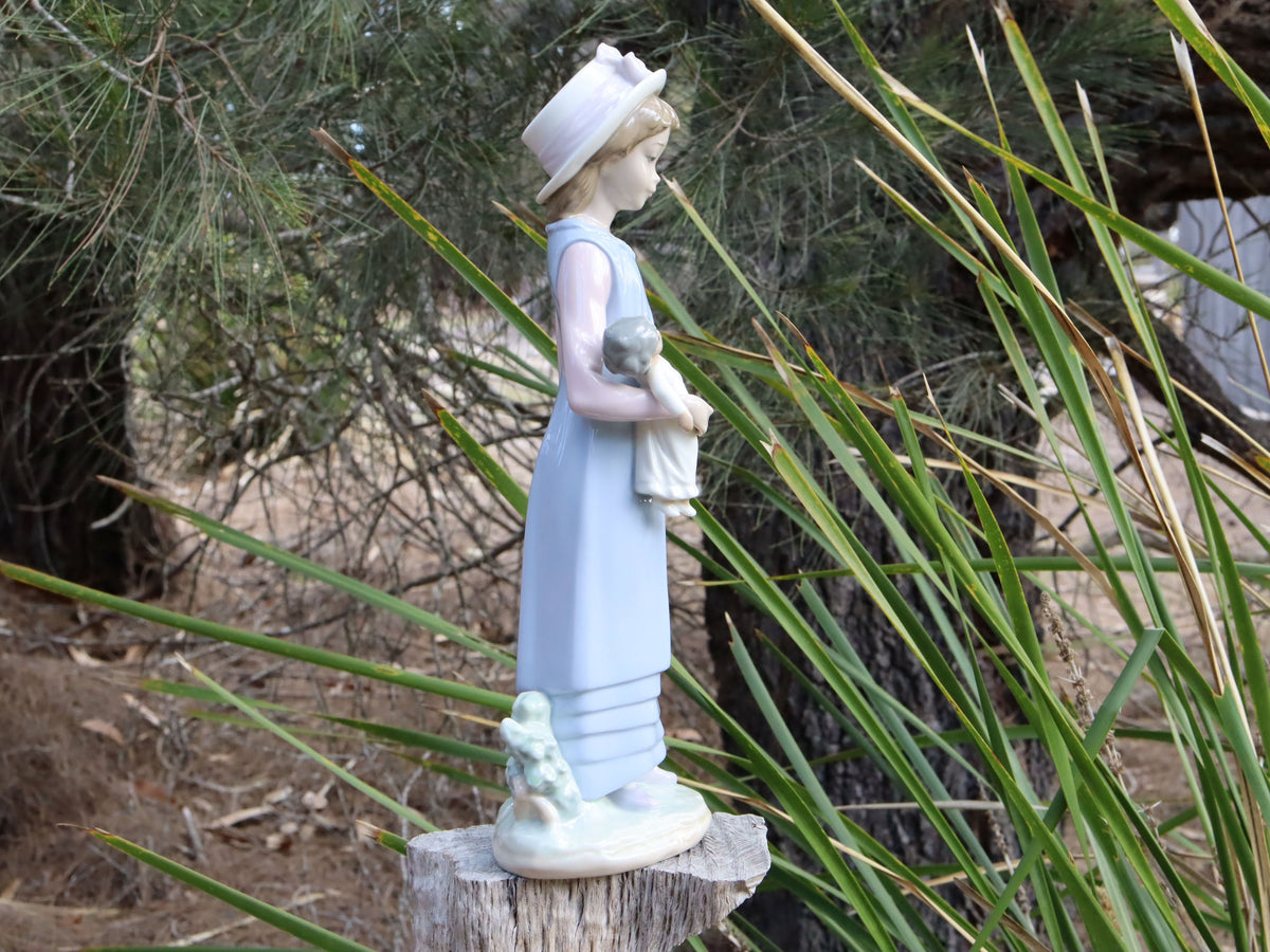 Lladro "Belinda with her Doll" #5045