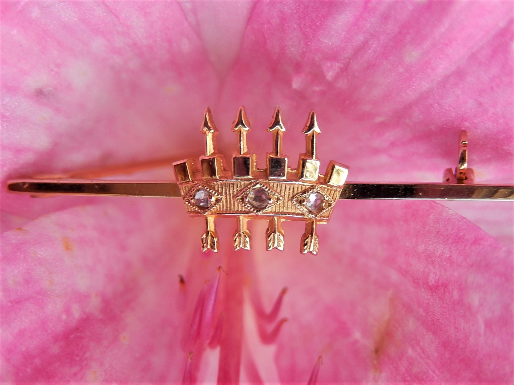Diamond Brooch in 9ct