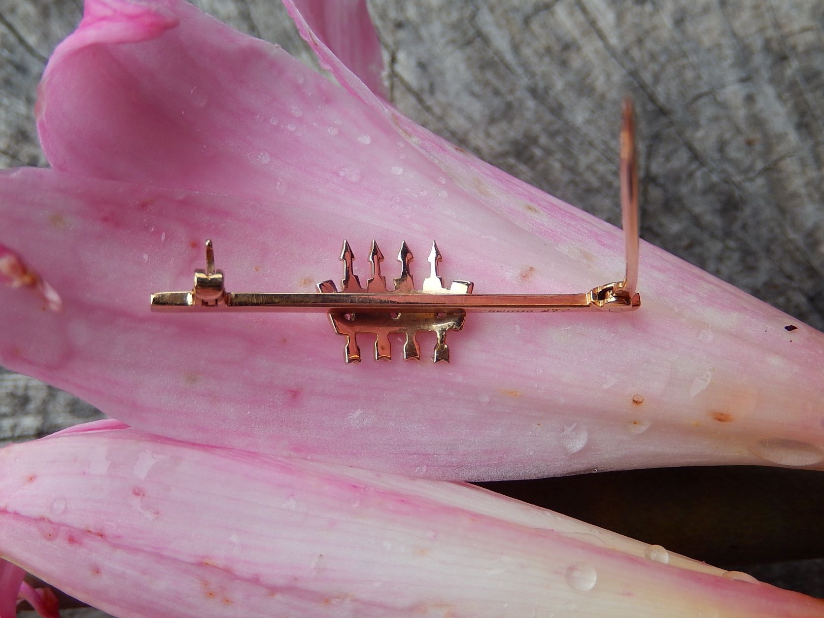 Diamond Brooch in 9ct
