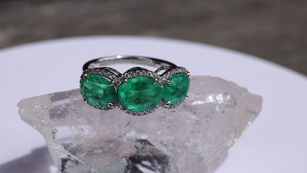 Emerald and Diamond Ring in 18ct White Gold